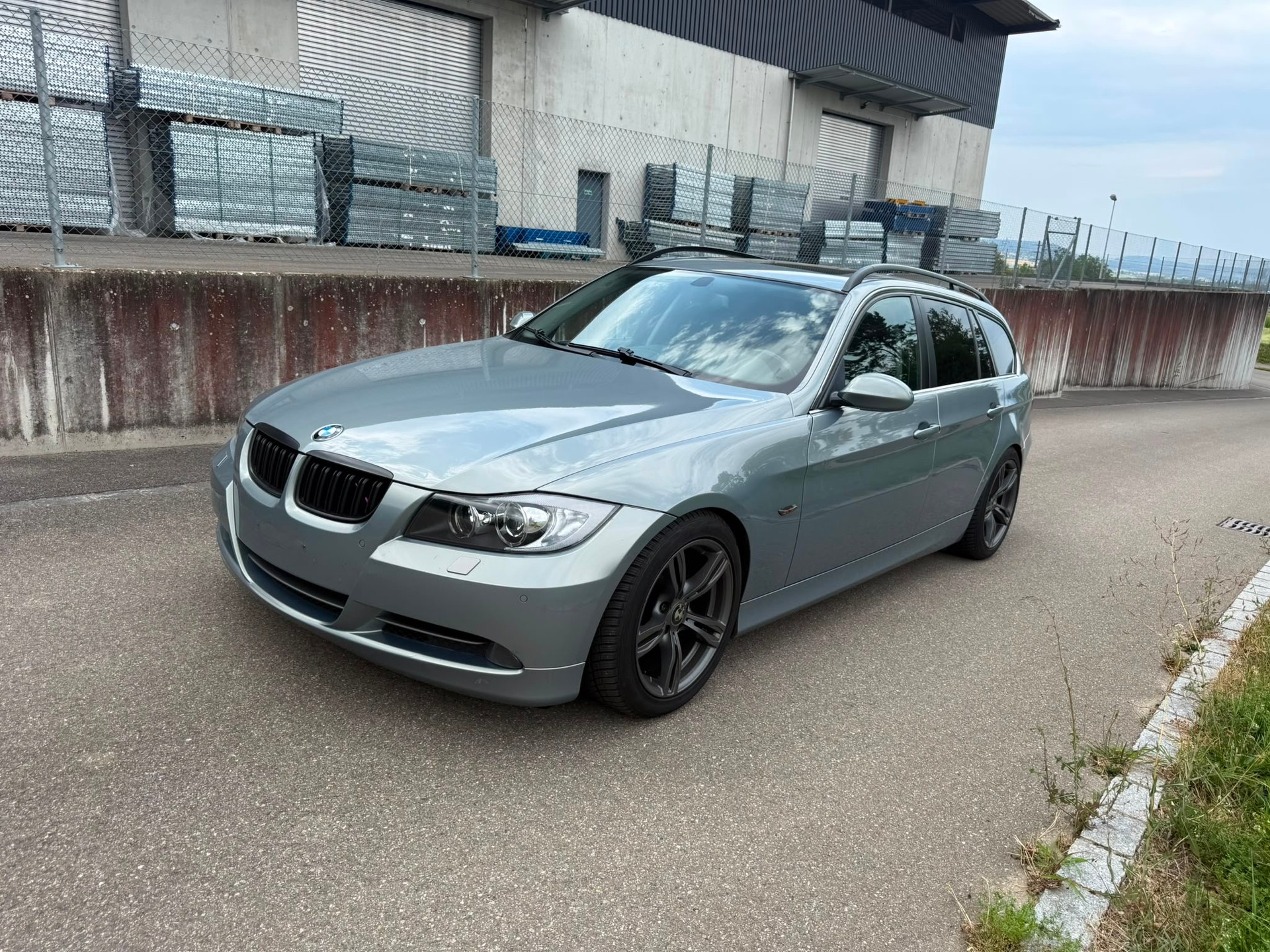 BMW 330xd Touring-image-1