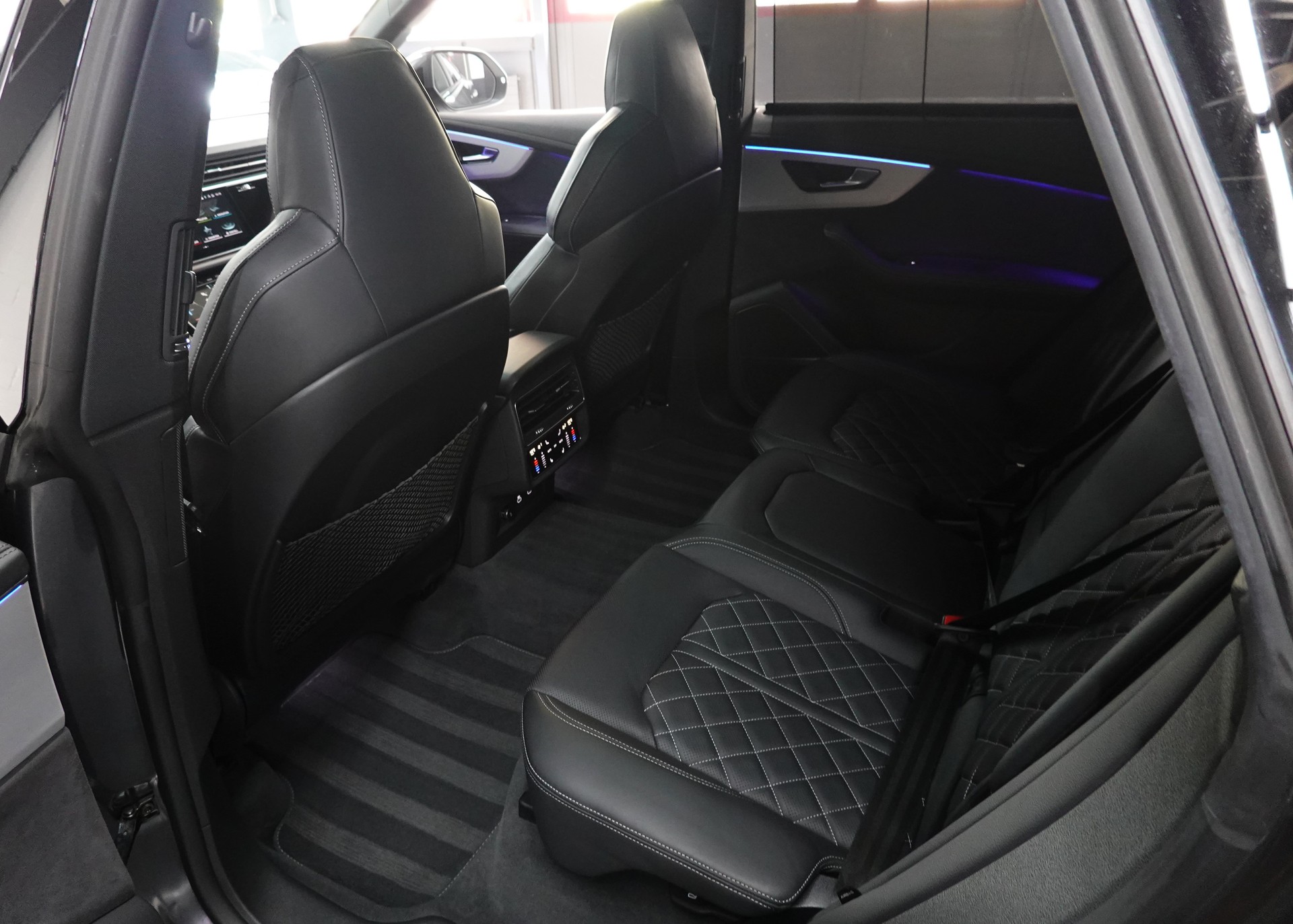 AUDI SQ8 TFSI QUATTRO TIPTRONIC CH-FZ MY23-image-34