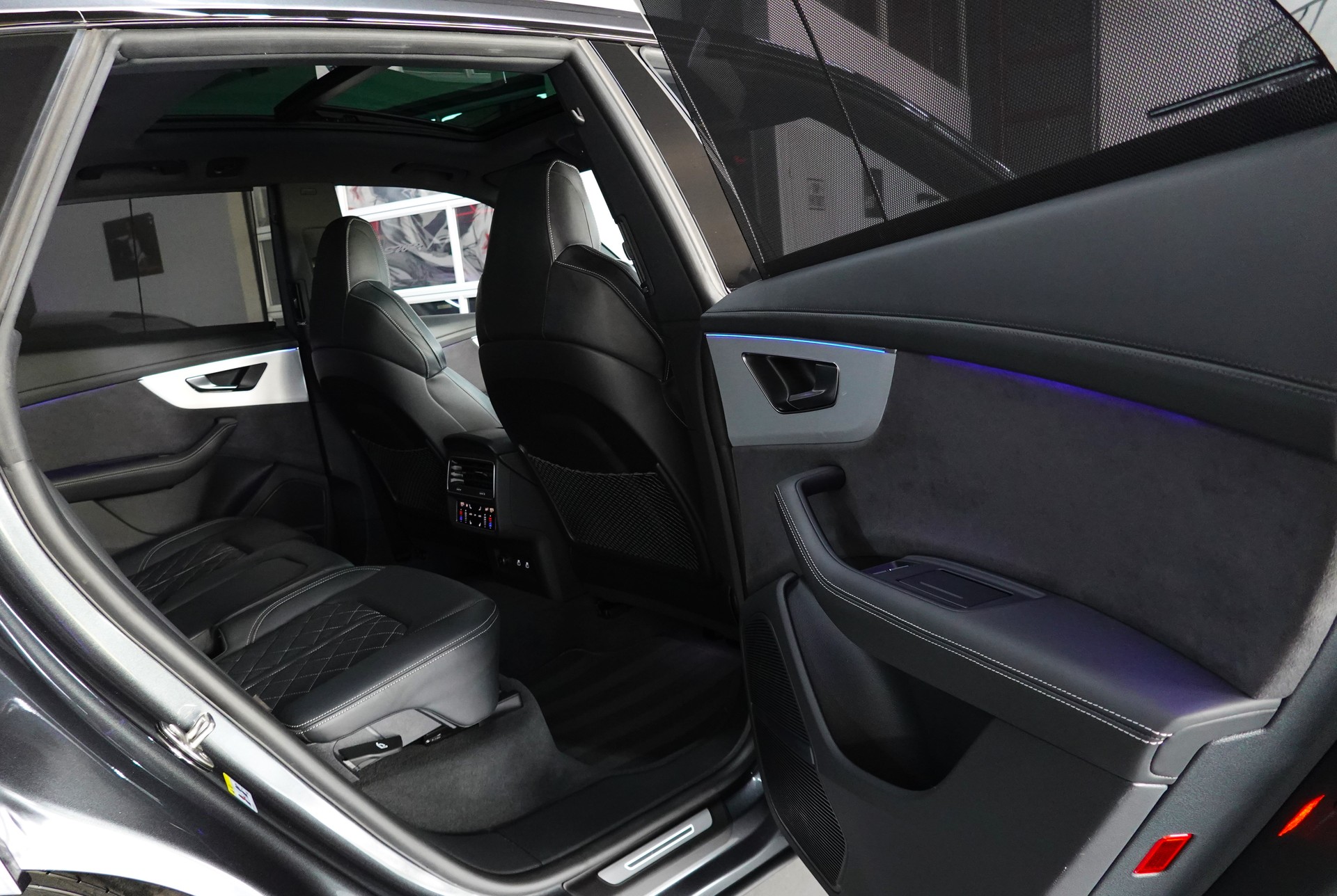 AUDI SQ8 TFSI QUATTRO TIPTRONIC CH-FZ MY23-image-39