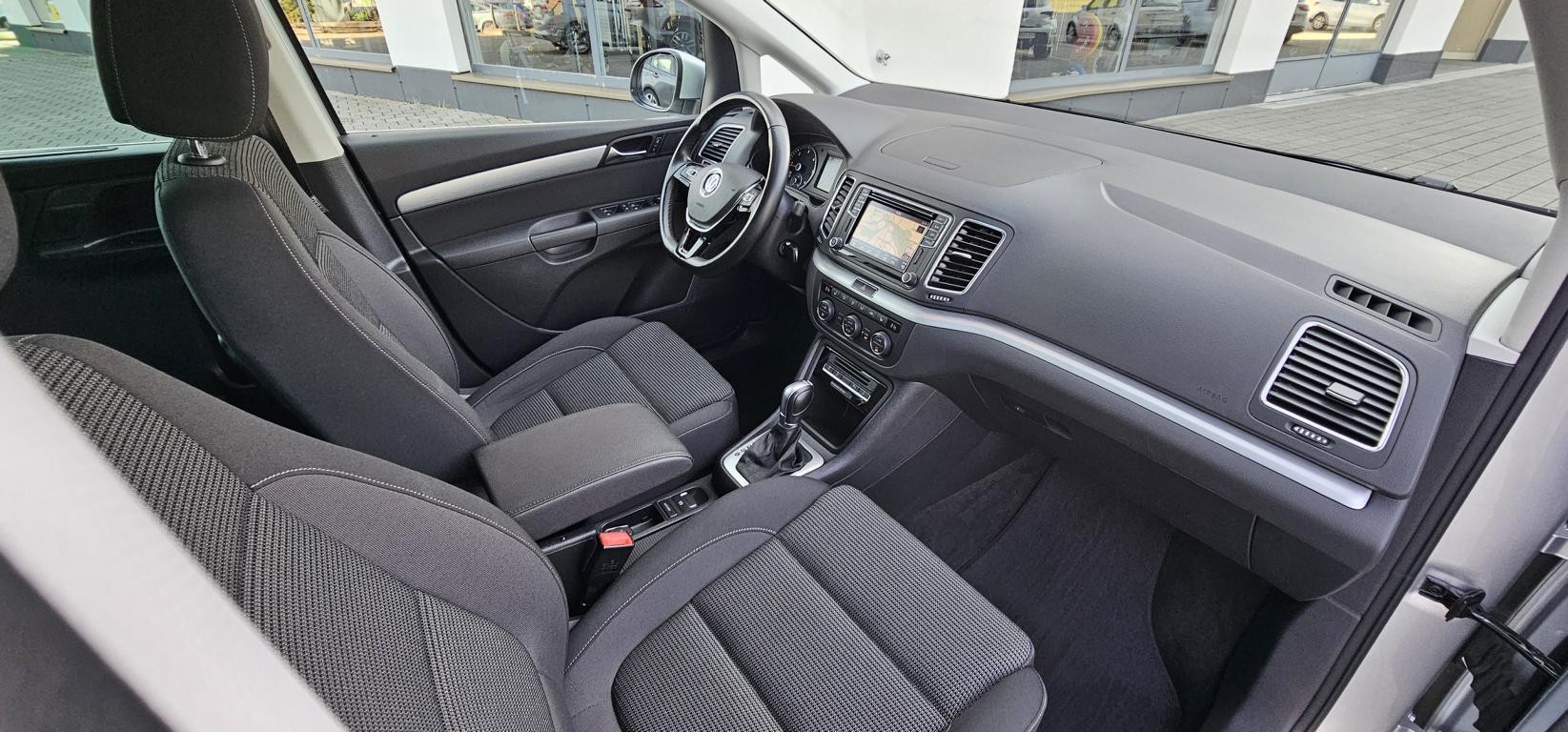 VW Sharan 2.0 TDI BMT Comfortline DSG-image-15