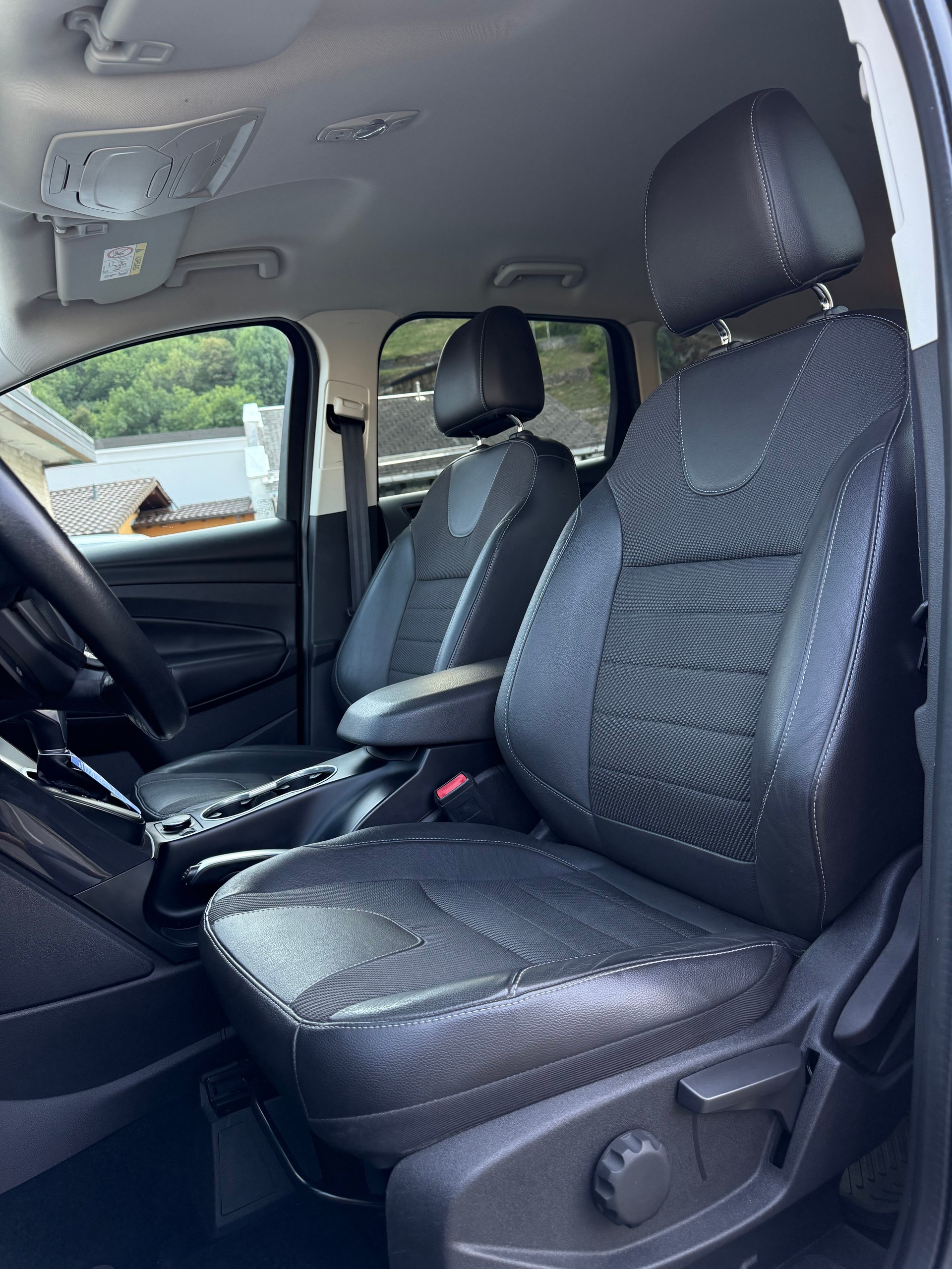 FORD Kuga 2.0 TDCi Titanium 4WD PowerShift-image-12