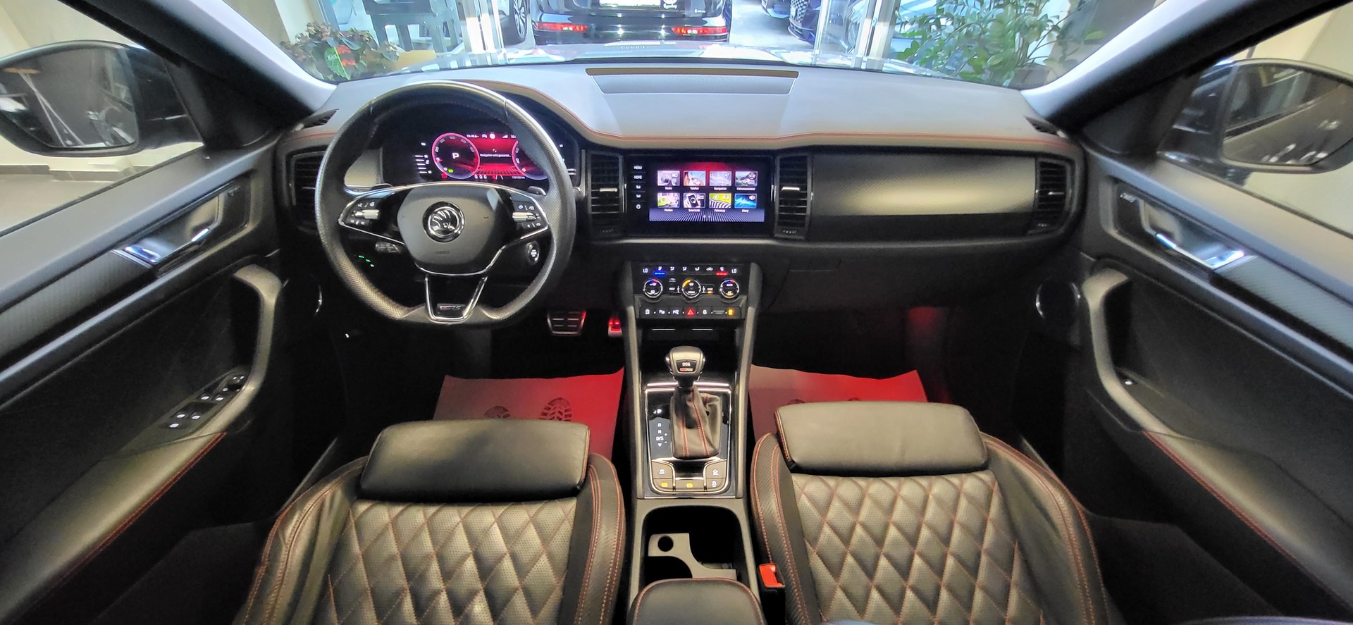 SKODA Kodiaq 2.0 TSI 4x4 RS-image-8