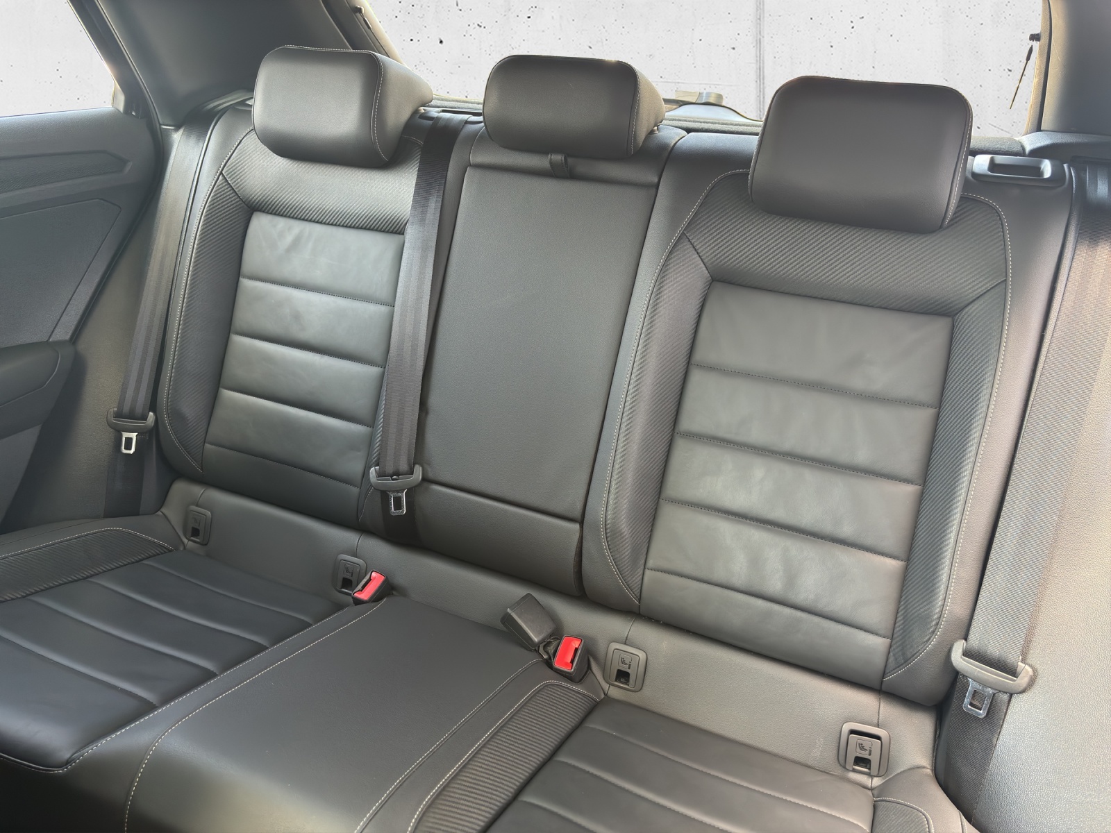 VW T-Roc 2.0 TSI R DSG 4Motion mit Akrapovic Abgasanlage, Leder & Panorama-Ausstell-/Schiebedach-image-27