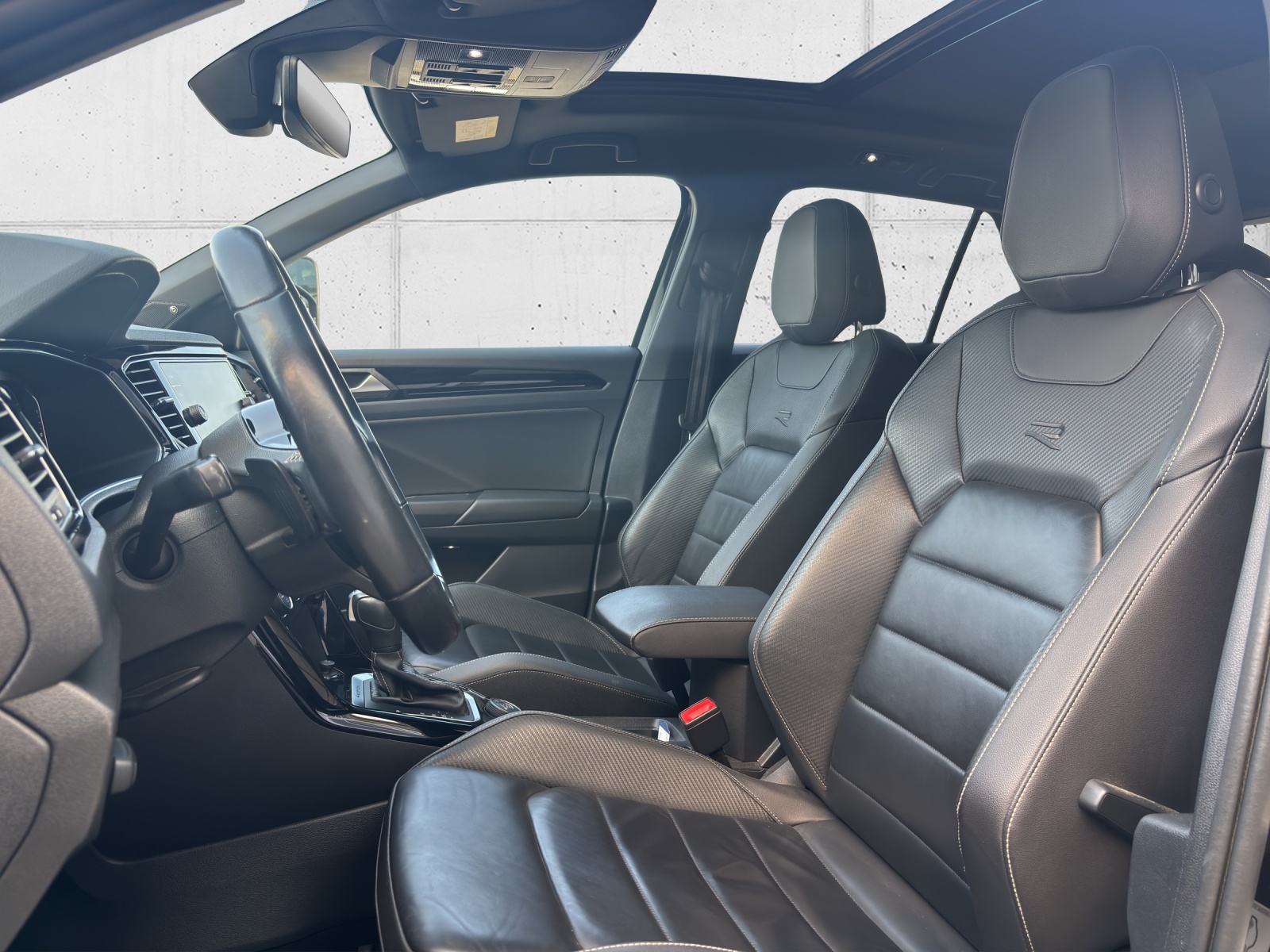 VW T-Roc 2.0 TSI R DSG 4Motion mit Akrapovic Abgasanlage, Leder & Panorama-Ausstell-/Schiebedach-image-25