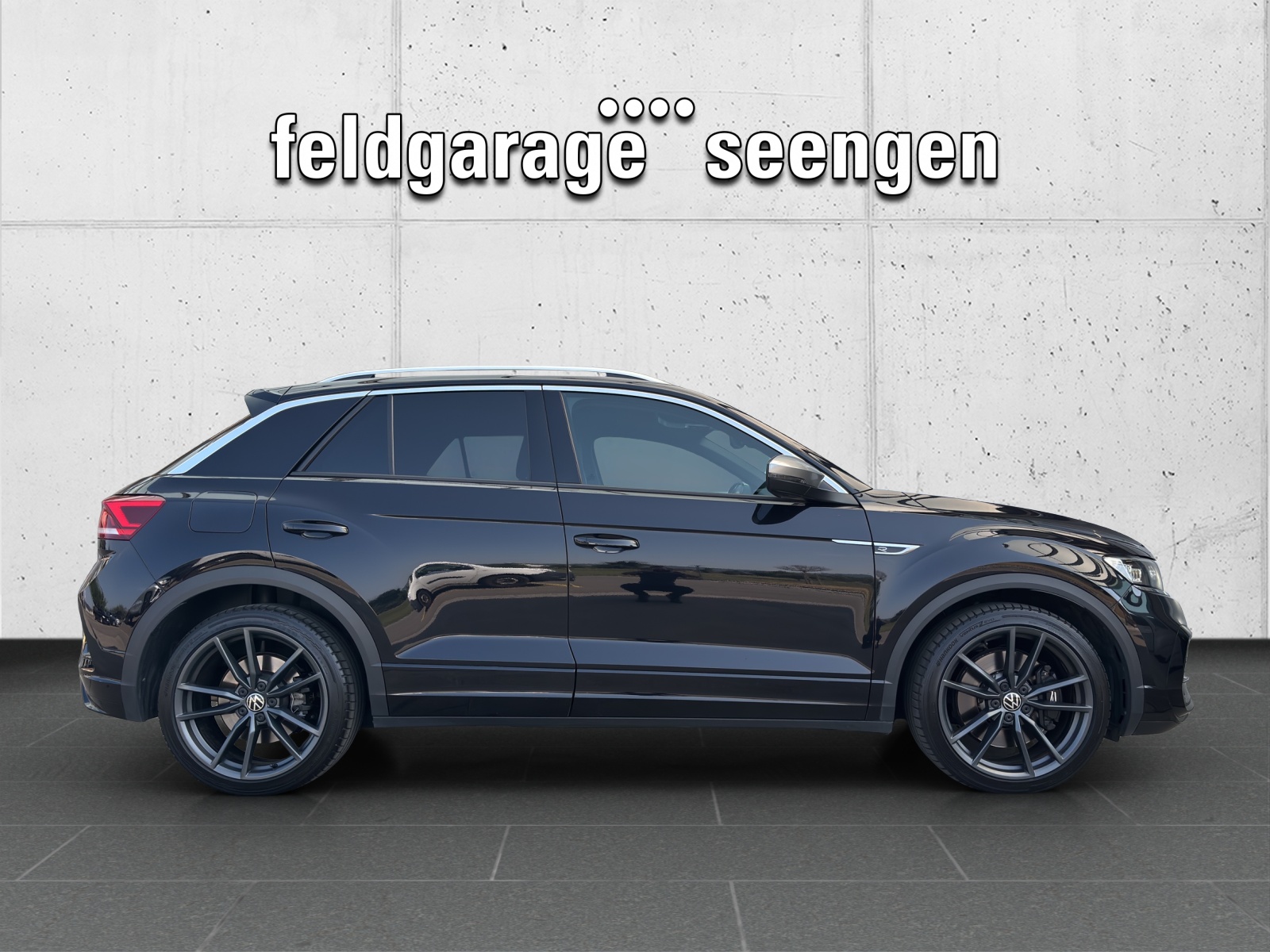 VW T-Roc 2.0 TSI R DSG 4Motion mit Akrapovic Abgasanlage, Leder & Panorama-Ausstell-/Schiebedach-showroom-element-3