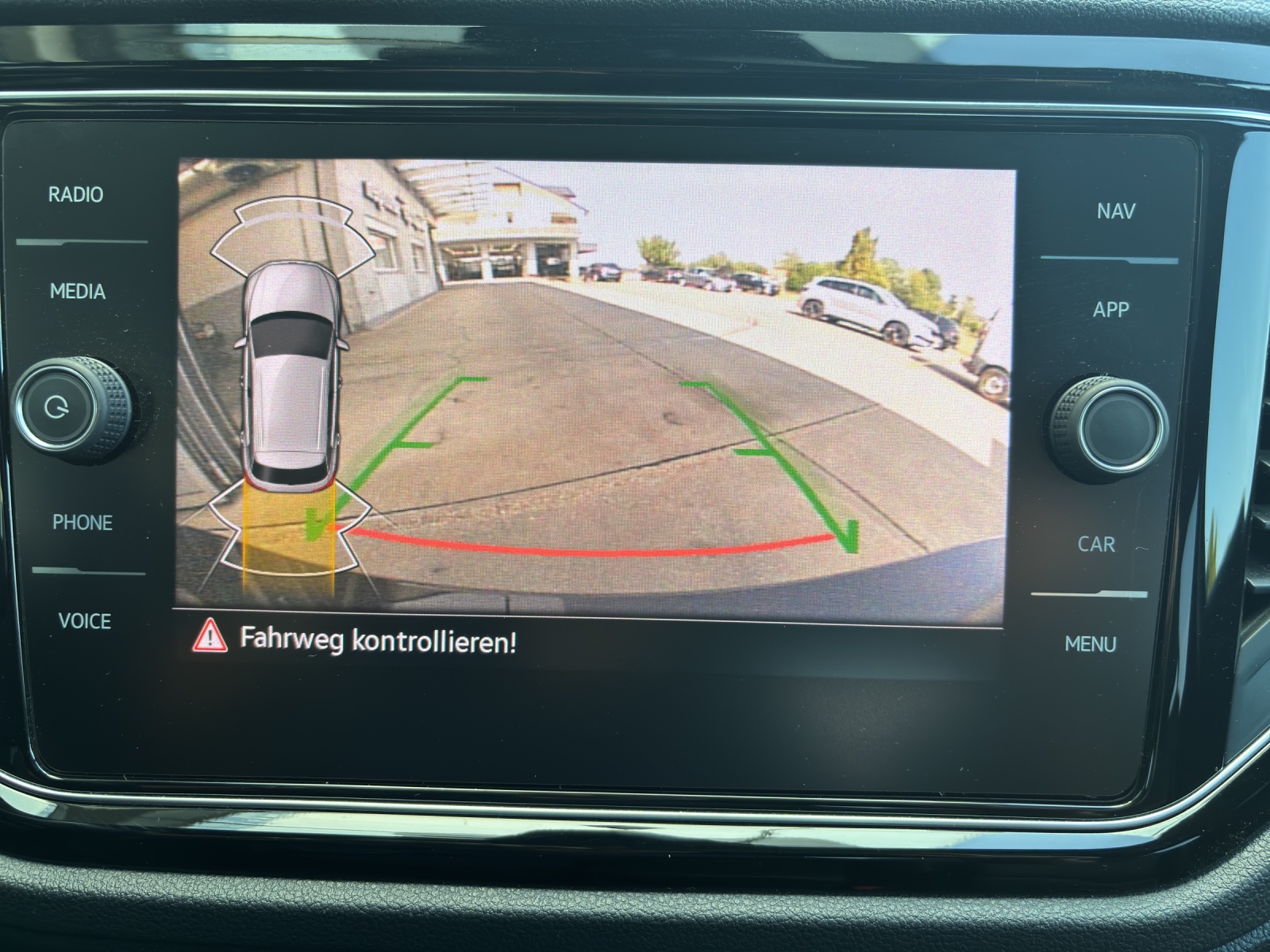 VW T-Roc 2.0 TSI R DSG 4Motion mit Akrapovic Abgasanlage, Leder & Panorama-Ausstell-/Schiebedach-image-21