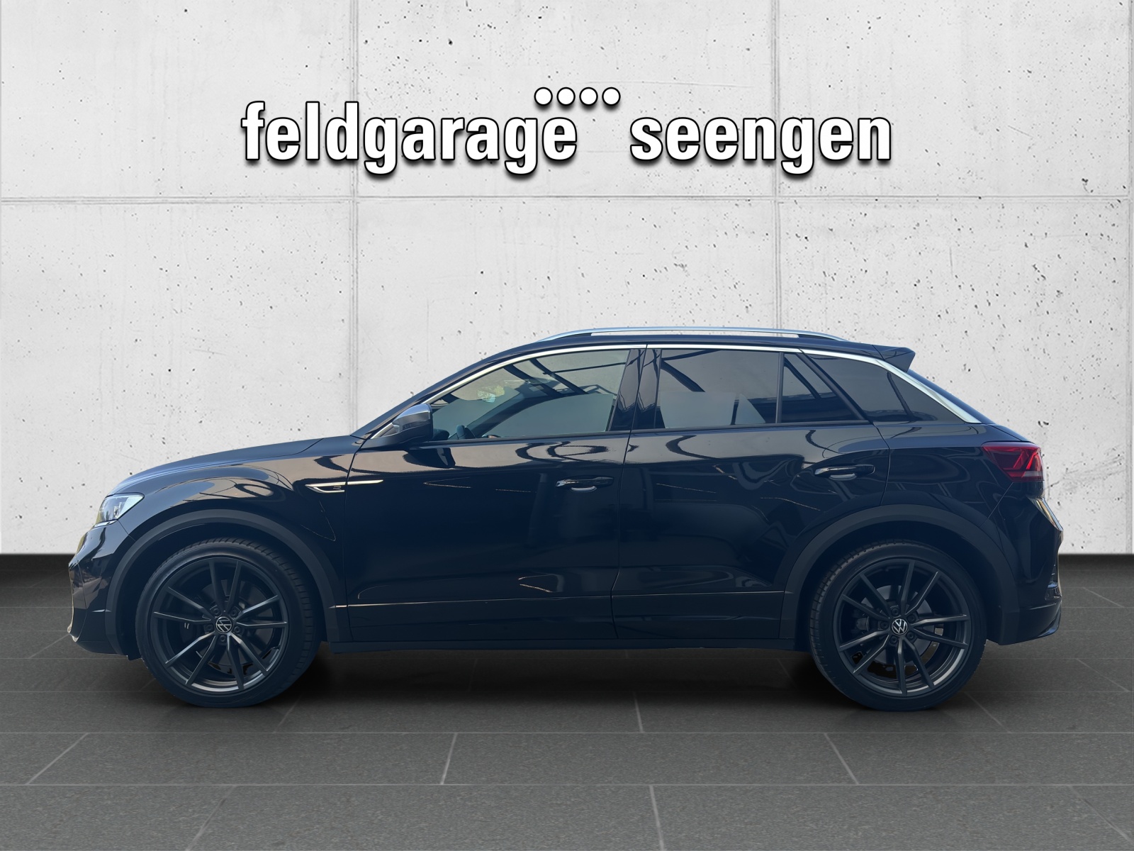 VW T-Roc 2.0 TSI R DSG 4Motion mit Akrapovic Abgasanlage, Leder & Panorama-Ausstell-/Schiebedach-showroom-element-1