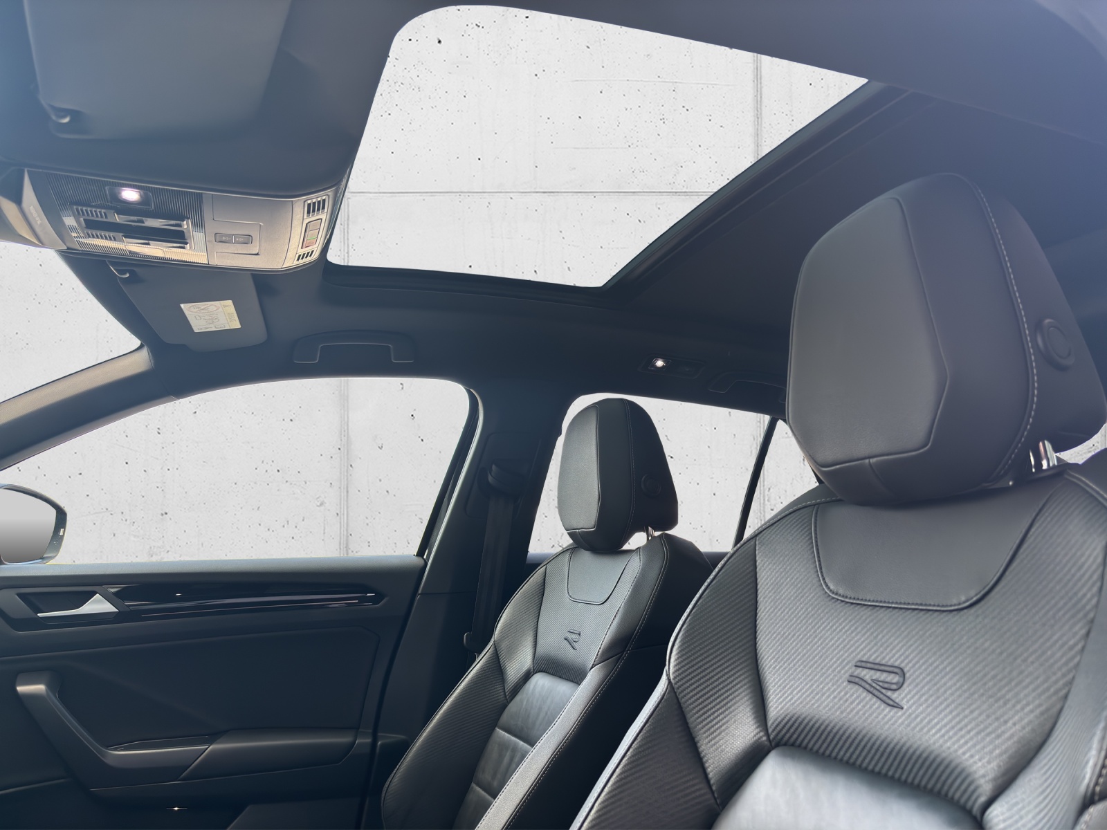VW T-Roc 2.0 TSI R DSG 4Motion mit Akrapovic Abgasanlage, Leder & Panorama-Ausstell-/Schiebedach-image-24