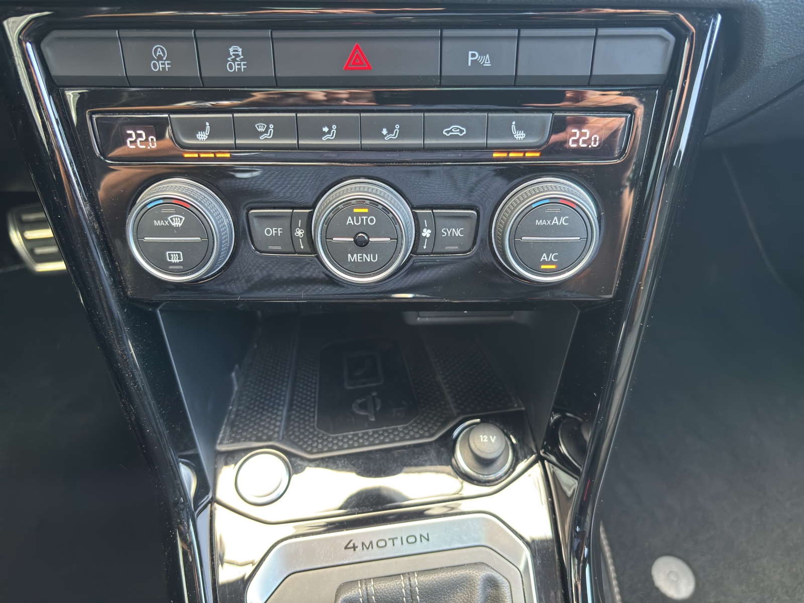 VW T-Roc 2.0 TSI R DSG 4Motion mit Akrapovic Abgasanlage, Leder & Panorama-Ausstell-/Schiebedach-image-15