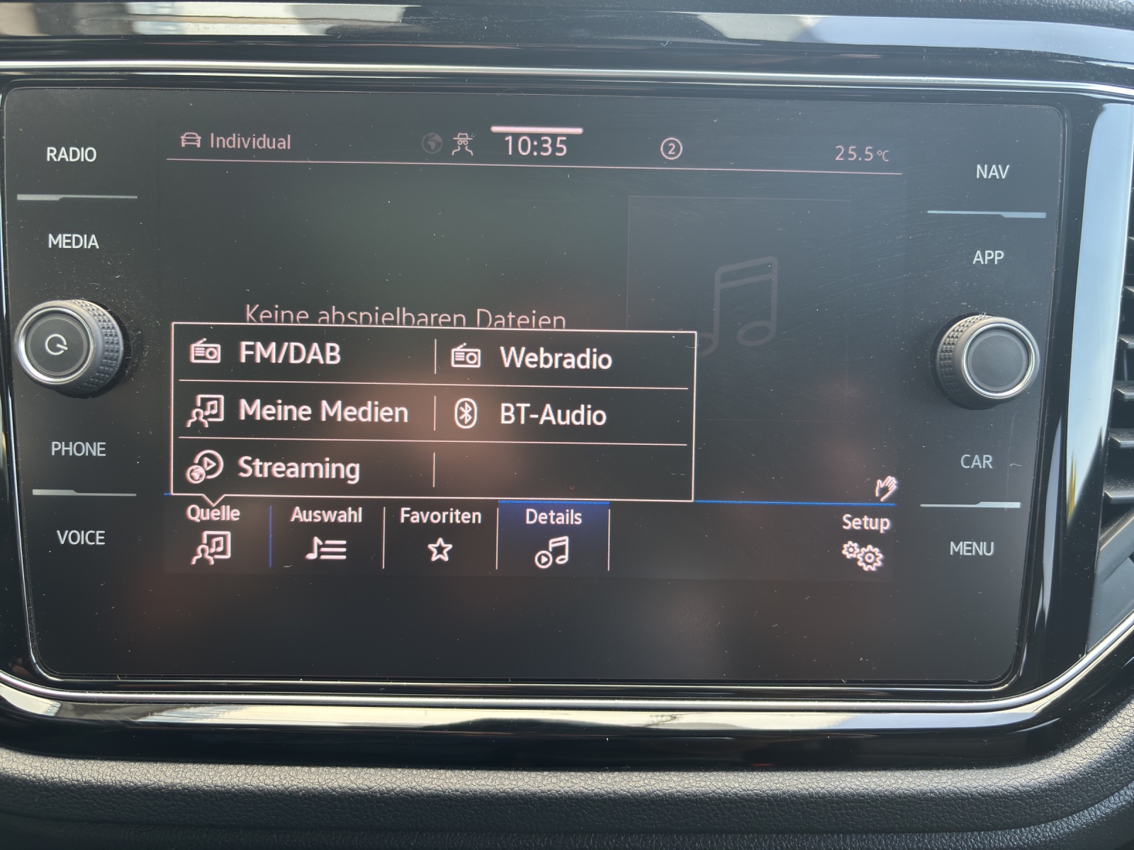 VW T-Roc 2.0 TSI R DSG 4Motion mit Akrapovic Abgasanlage, Leder & Panorama-Ausstell-/Schiebedach-image-18