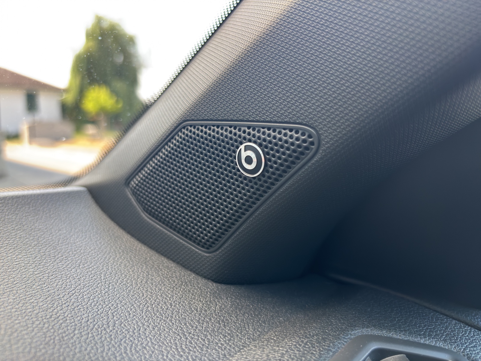 VW T-Roc 2.0 TSI R DSG 4Motion mit Akrapovic Abgasanlage, Leder & Panorama-Ausstell-/Schiebedach-image-26