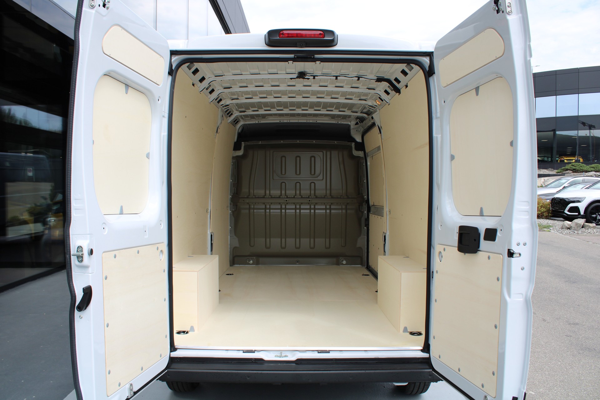 CITROEN Jumper 35+ 2.2 BlueHDi 180 L3H2 EAT8-image-2