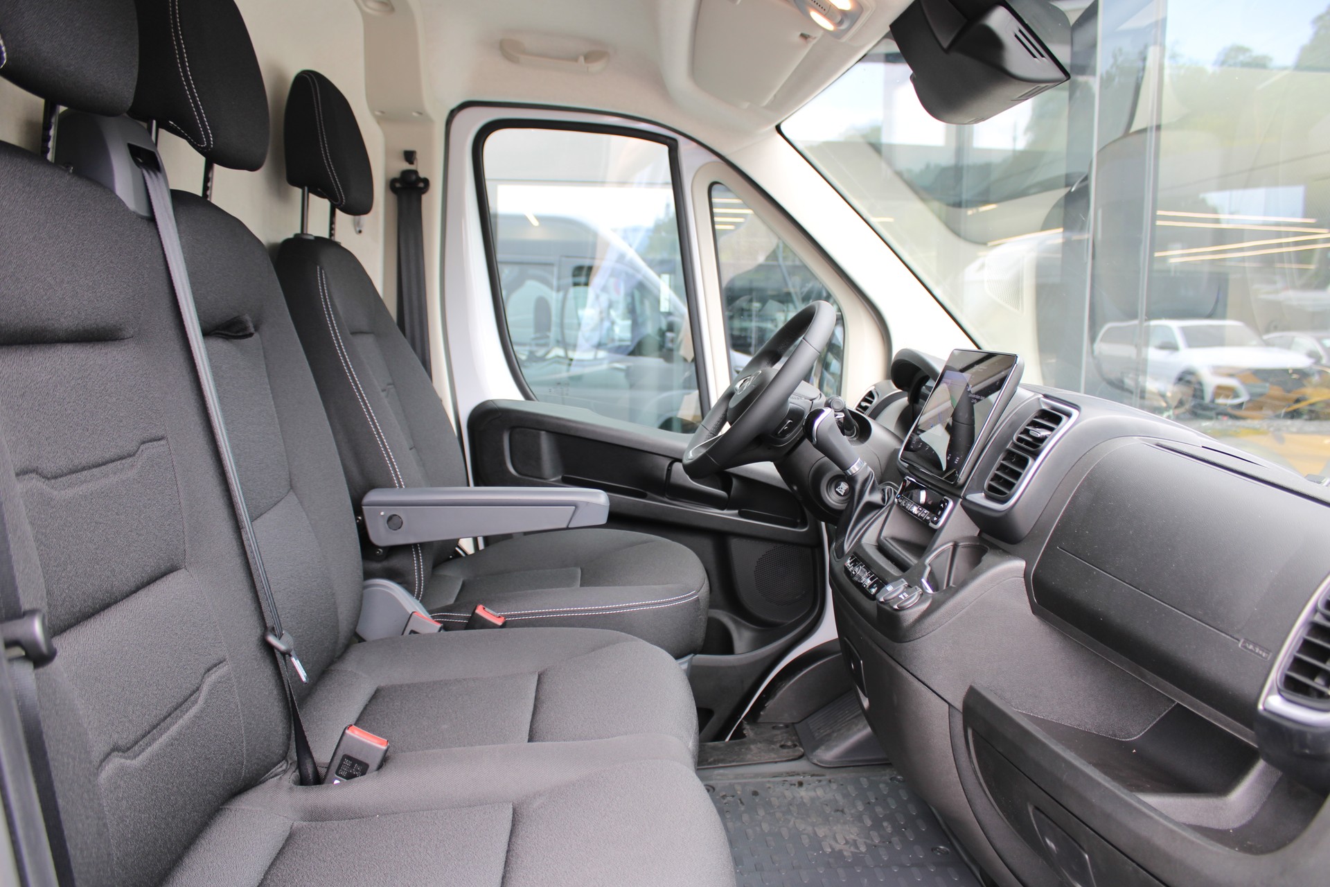 CITROEN Jumper 35+ 2.2 BlueHDi 180 L3H2 EAT8-image-6