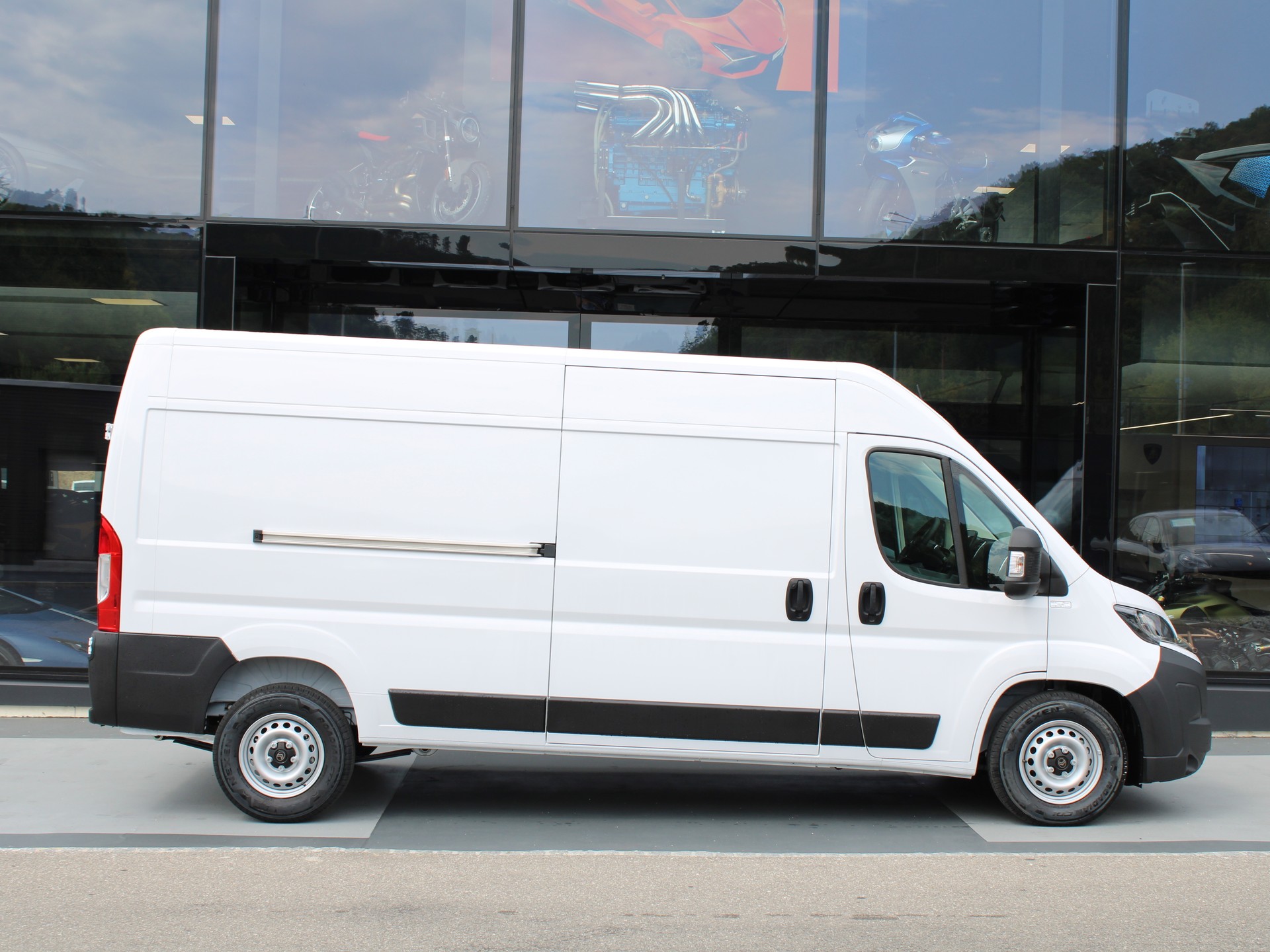 CITROEN Jumper 35+ 2.2 BlueHDi 180 L3H2 EAT8-image-1