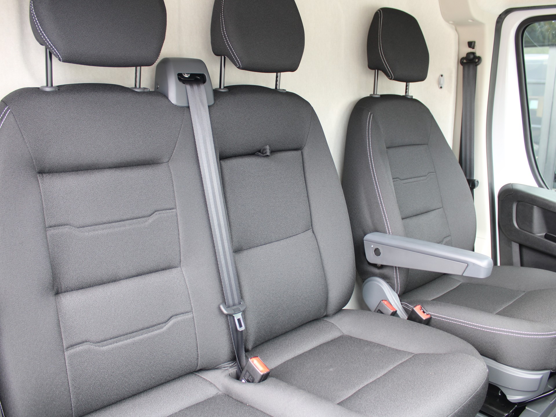 CITROEN Jumper 35+ 2.2 BlueHDi 180 L3H2 EAT8-image-7
