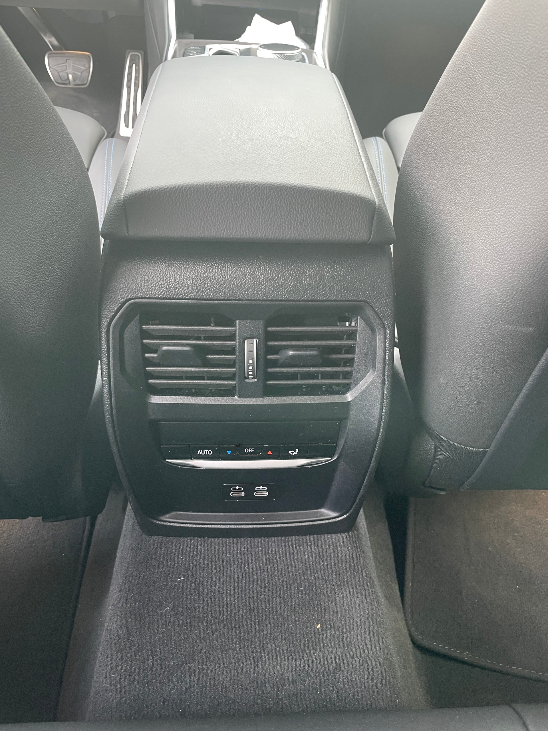 BMW 330e x DriveTouring Steptronic M Sport Pro-image-19