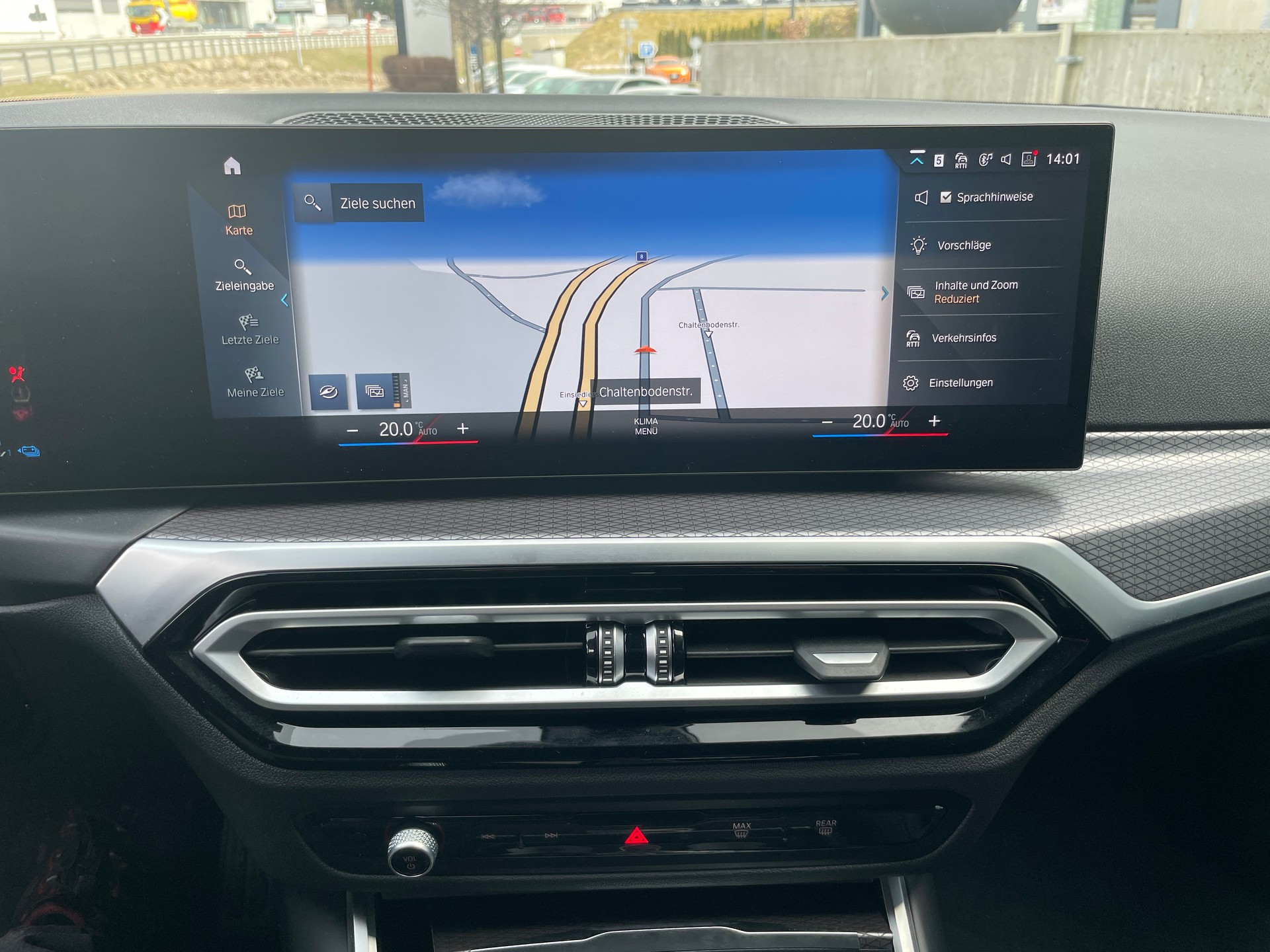 BMW 330e x DriveTouring Steptronic M Sport Pro-image-24
