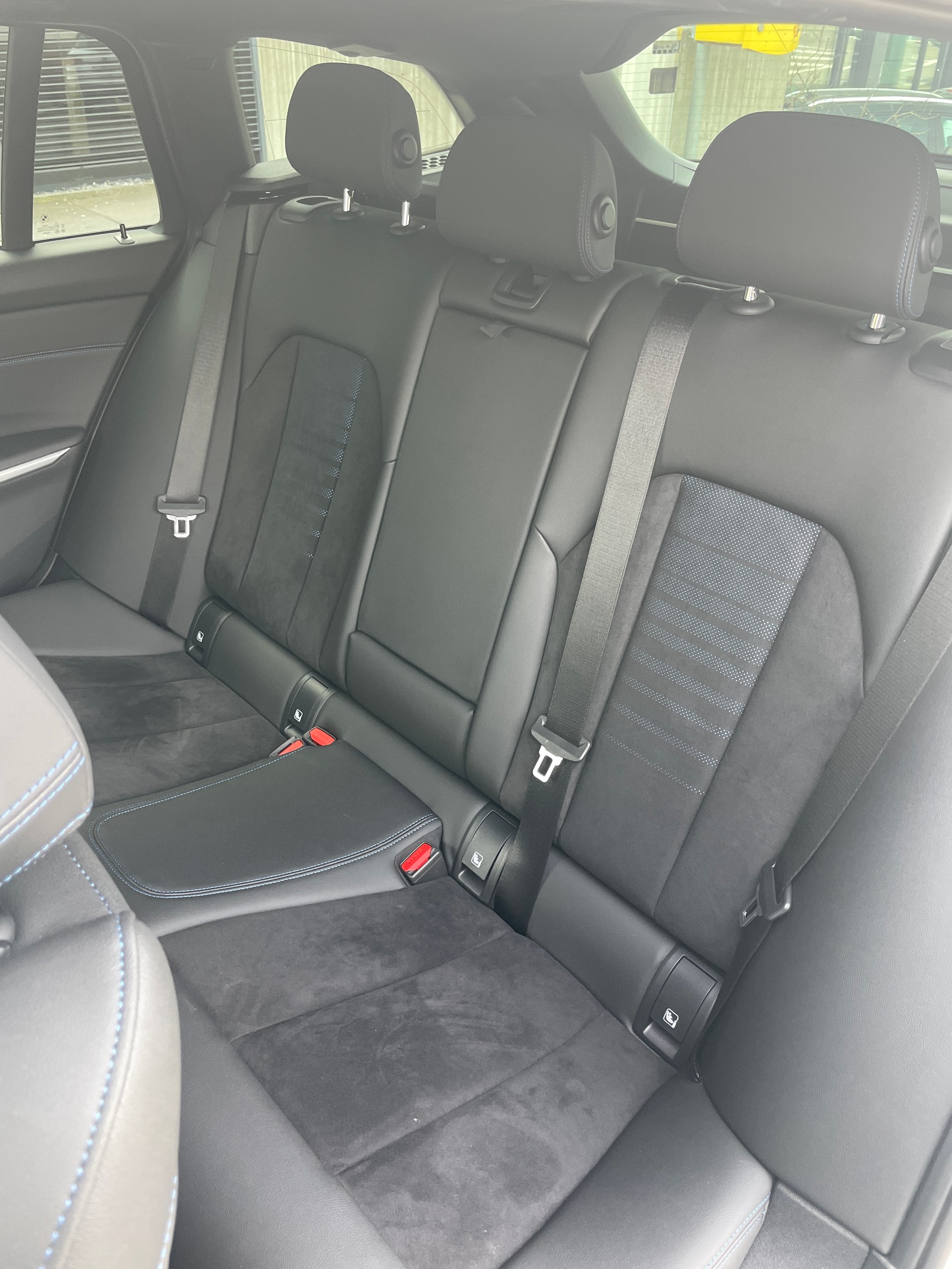 BMW 330e x DriveTouring Steptronic M Sport Pro-image-15