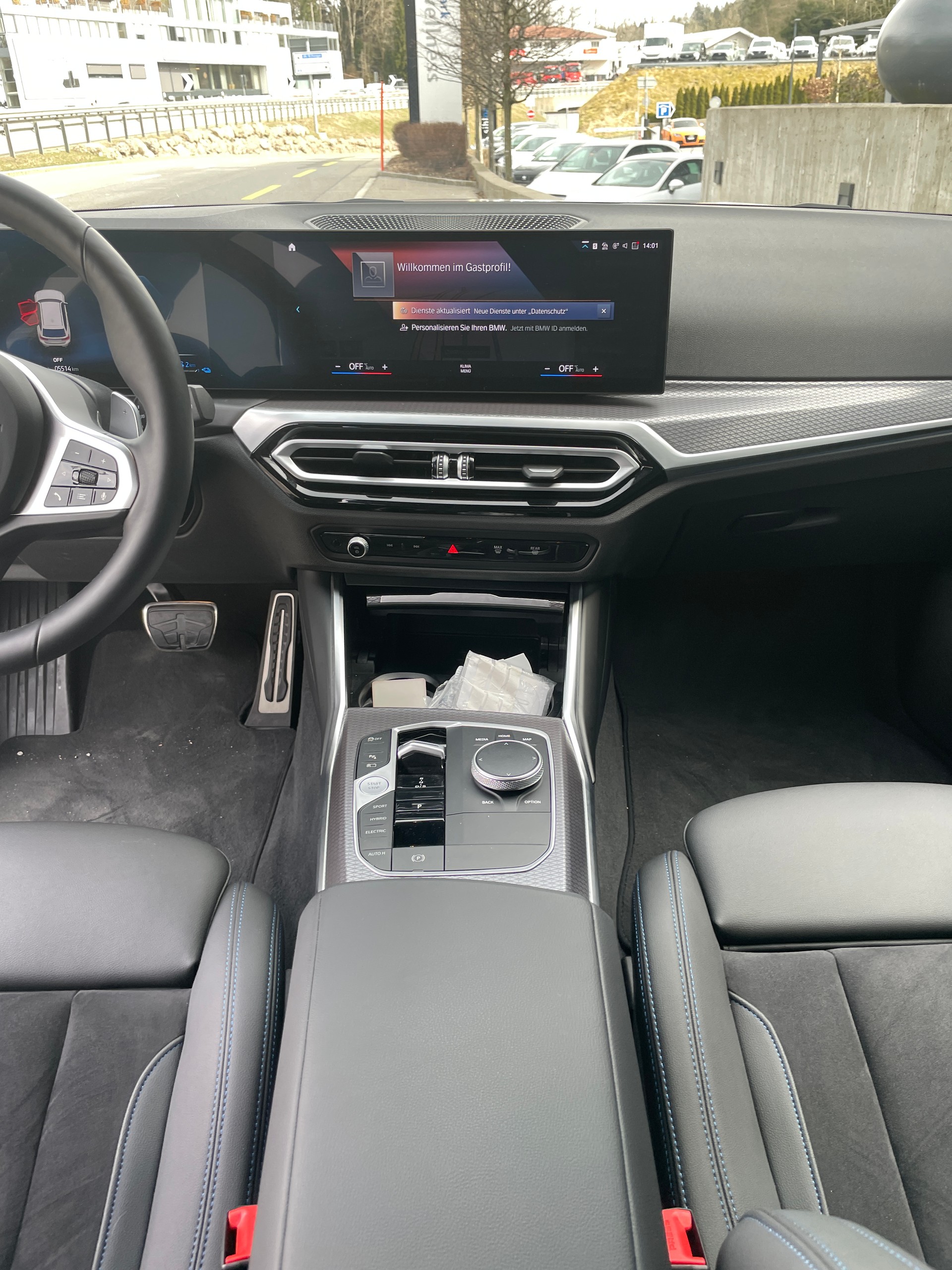 BMW 330e x DriveTouring Steptronic M Sport Pro-image-20
