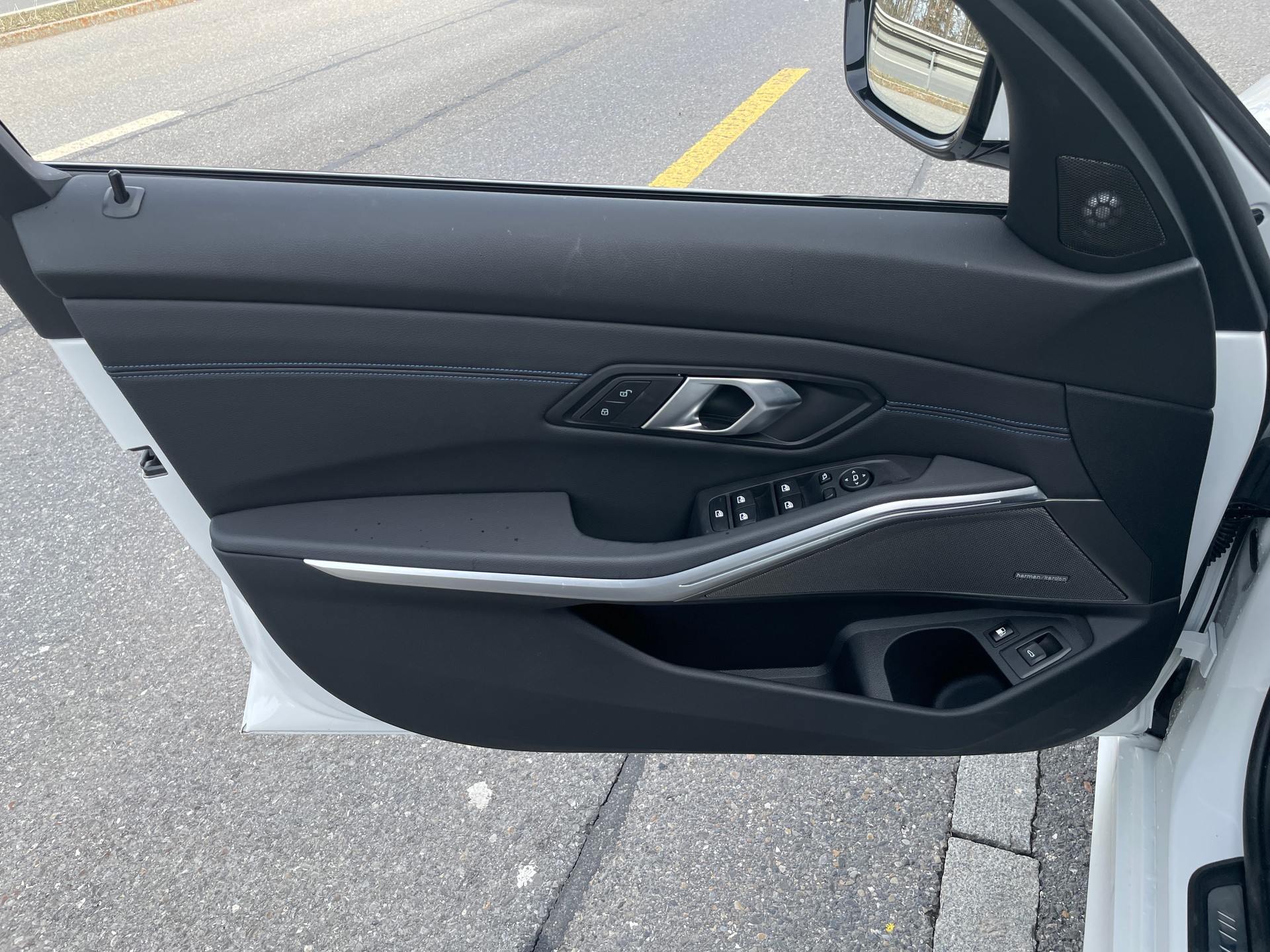 BMW 330e x DriveTouring Steptronic M Sport Pro-image-12