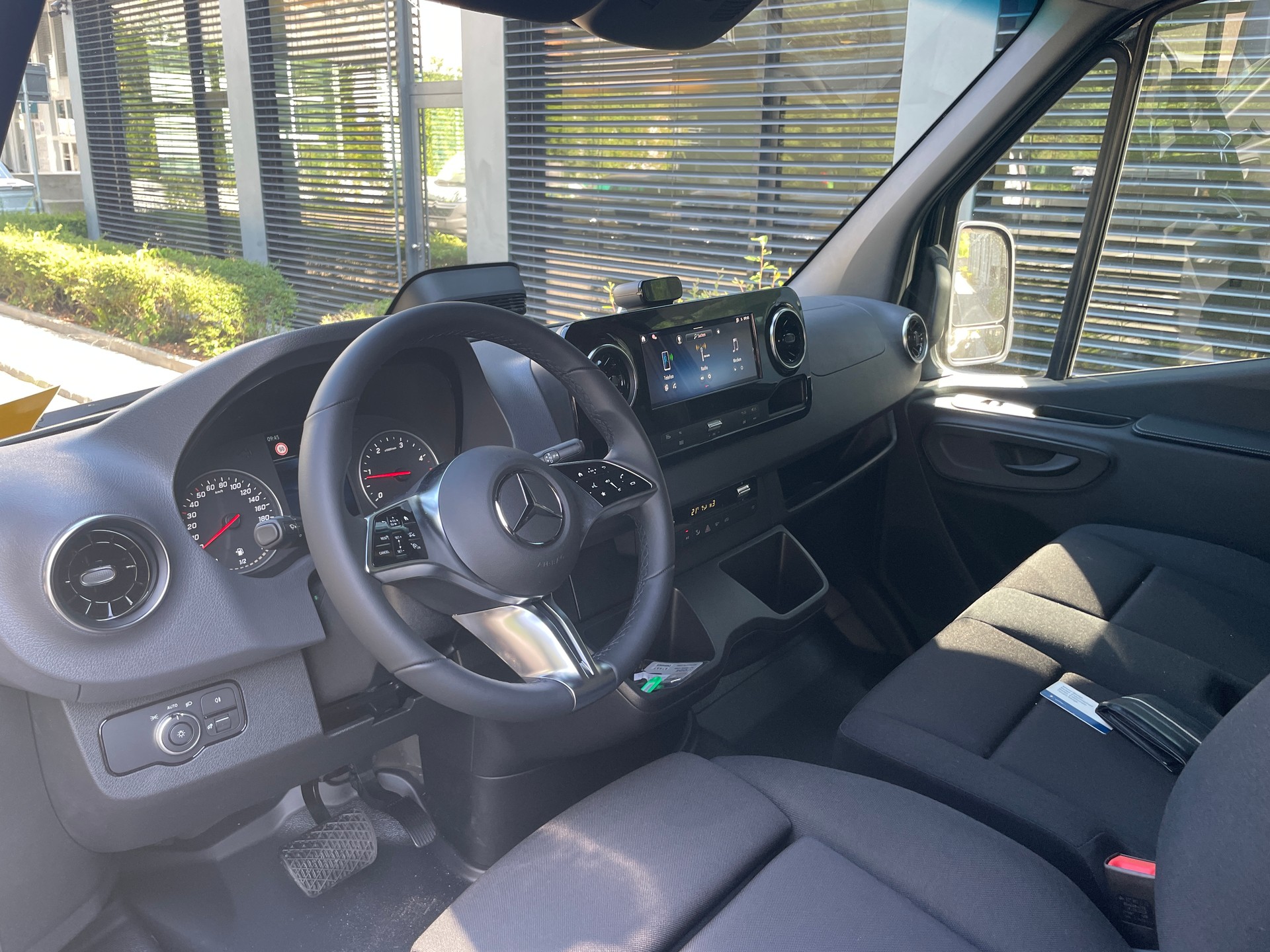 MERCEDES-BENZ Sprinter 319 CDI Standard 9G-TRONIC 4x4-image-9