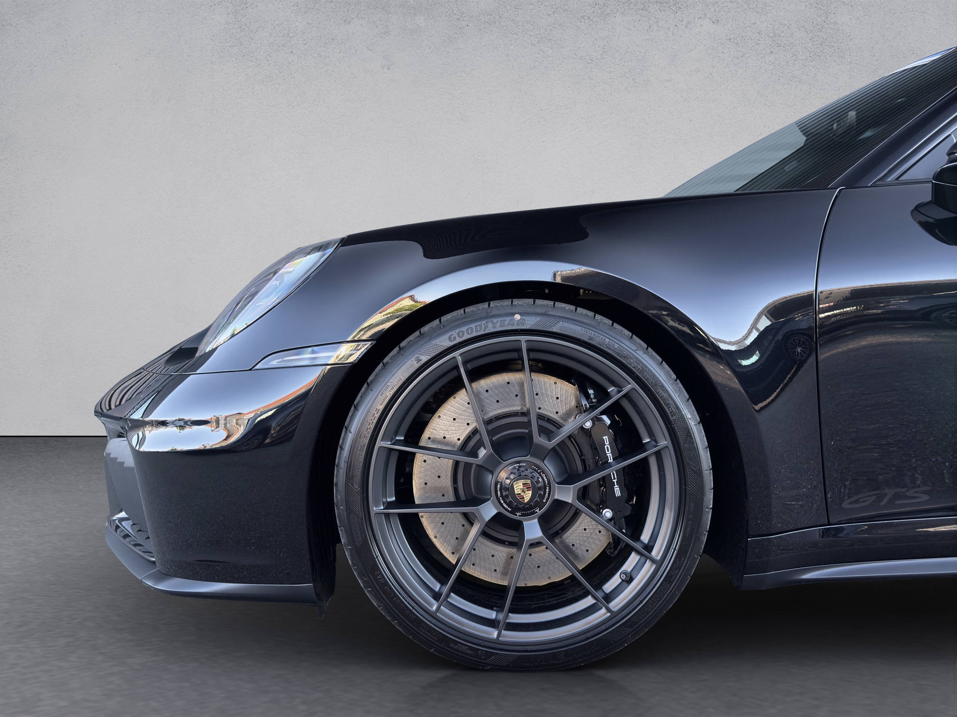 PORSCHE 911 Carrera 4 GTS-image-13