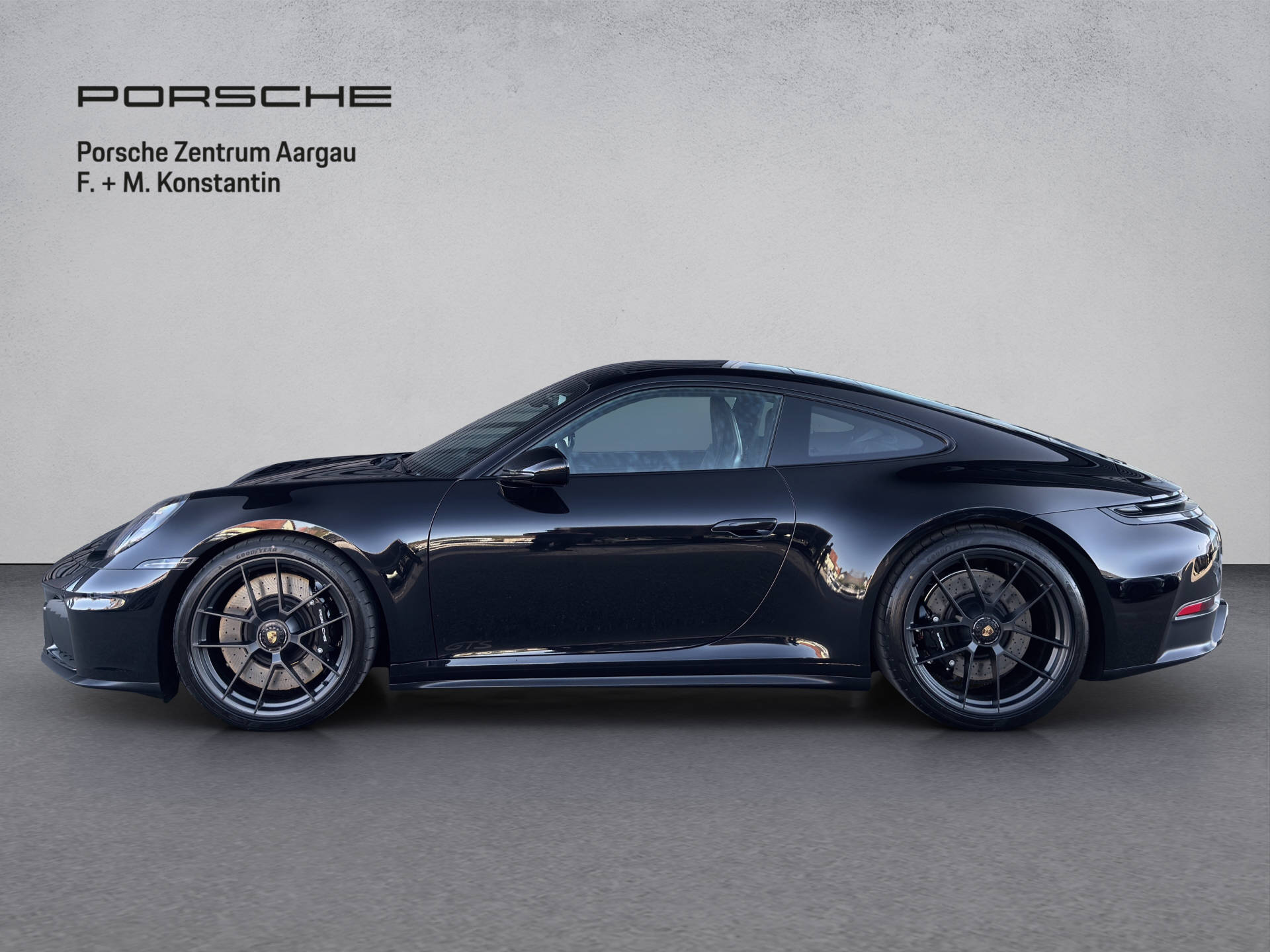 PORSCHE 911 Carrera 4 GTS-image-2