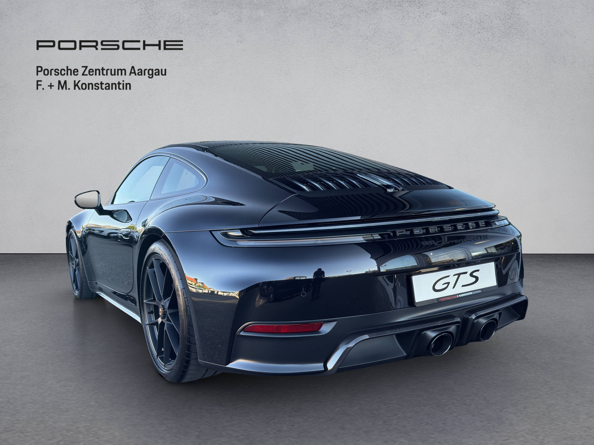 PORSCHE 911 Carrera 4 GTS-image-3