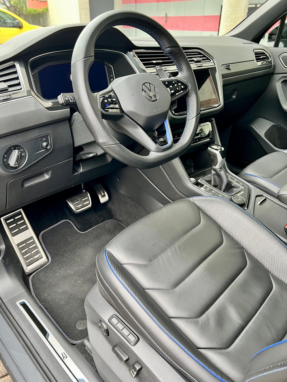 VW Tiguan 2.0TSI R 4Motion DSG-image-13