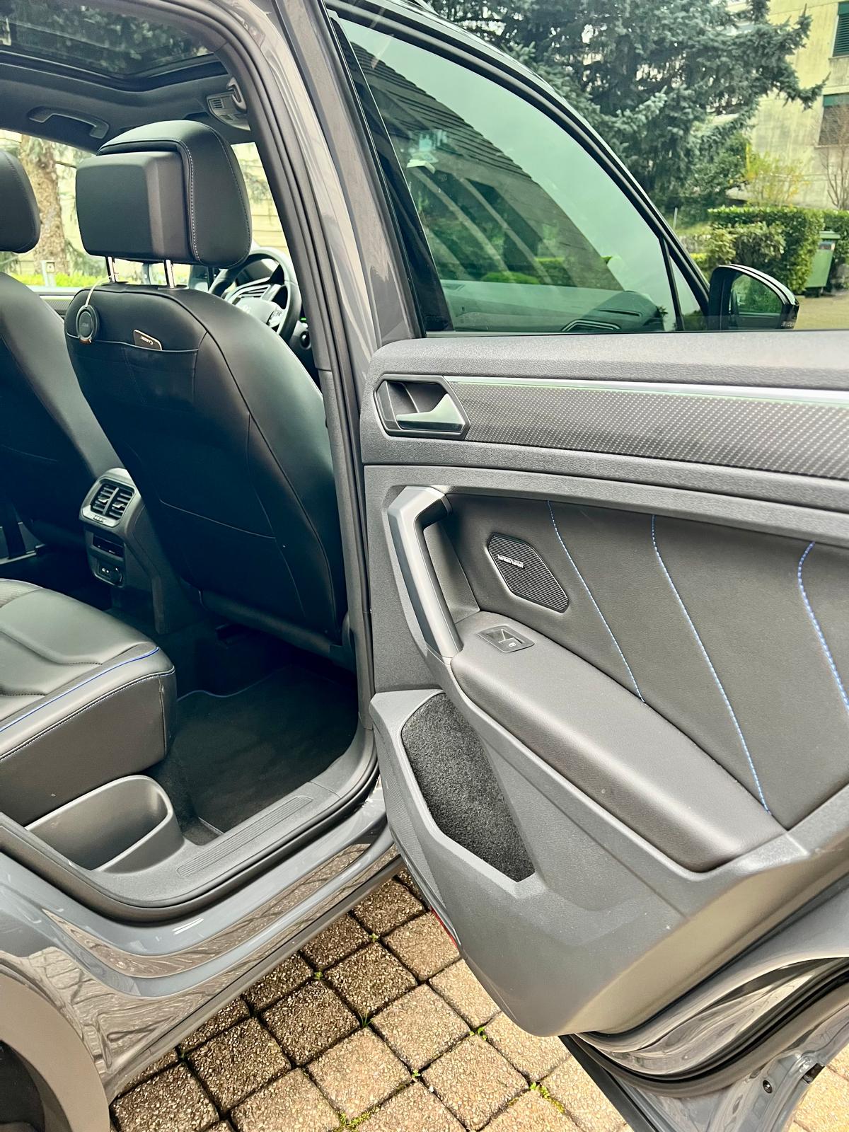 VW Tiguan 2.0TSI R 4Motion DSG-image-11