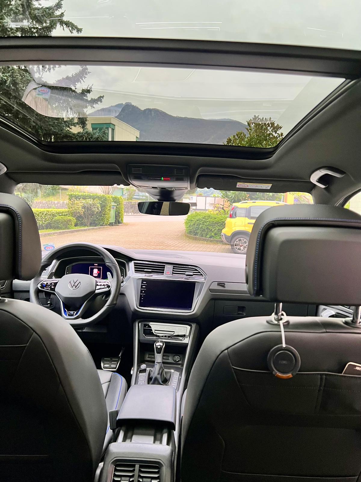VW Tiguan 2.0TSI R 4Motion DSG-image-12