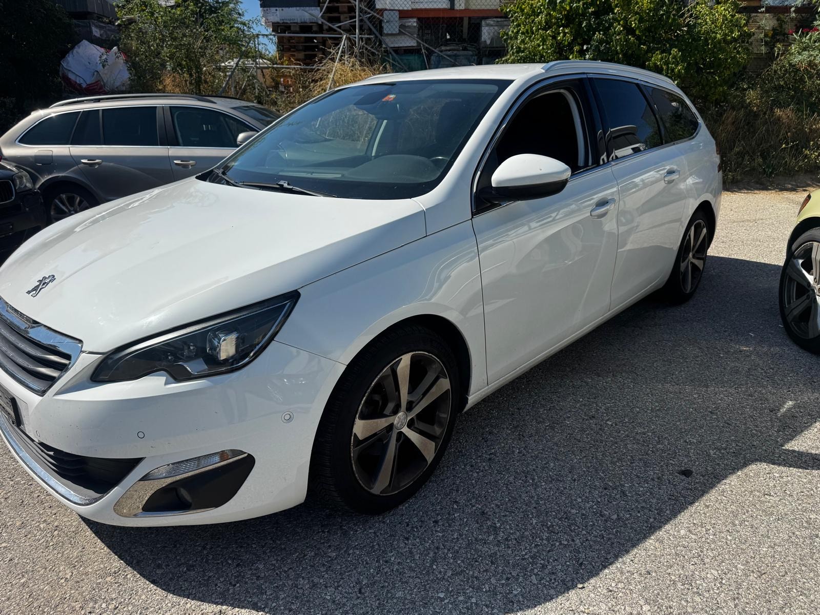 PEUGEOT 308 SW 1.2 THP Active-image-2
