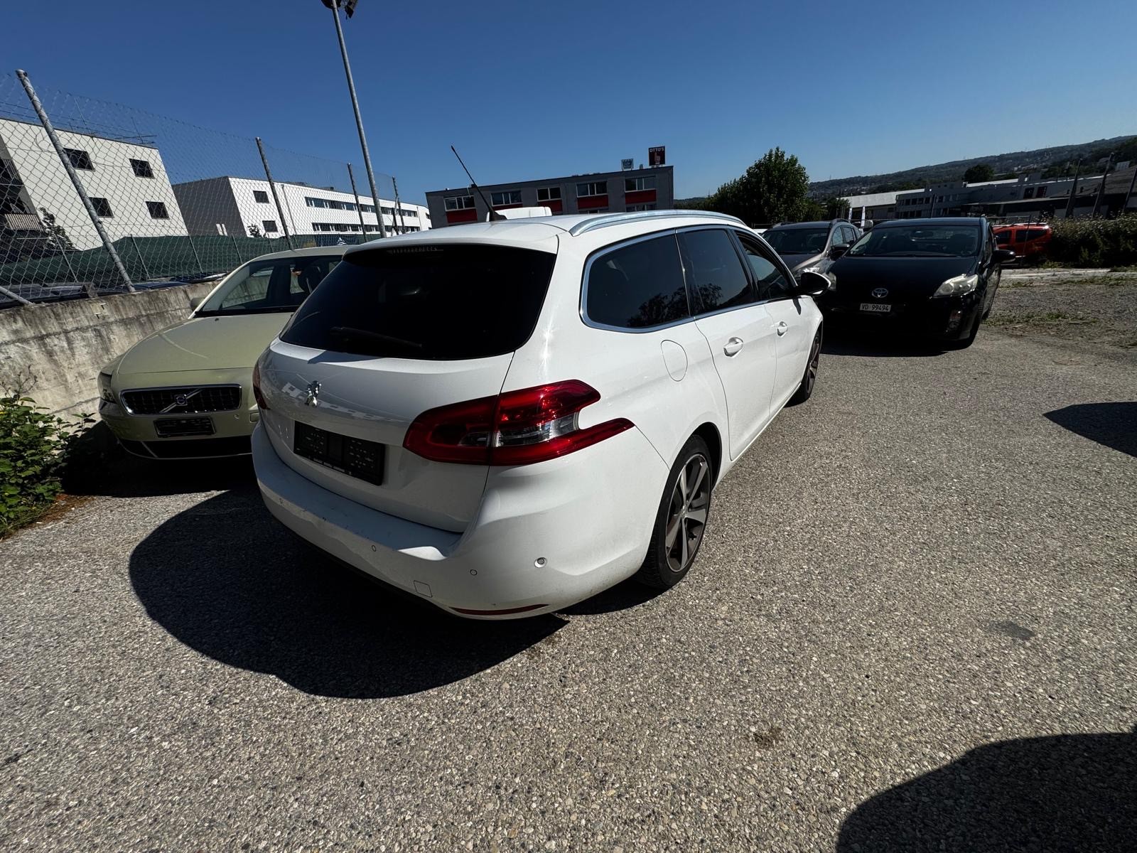 PEUGEOT 308 SW 1.2 THP Active-image-3