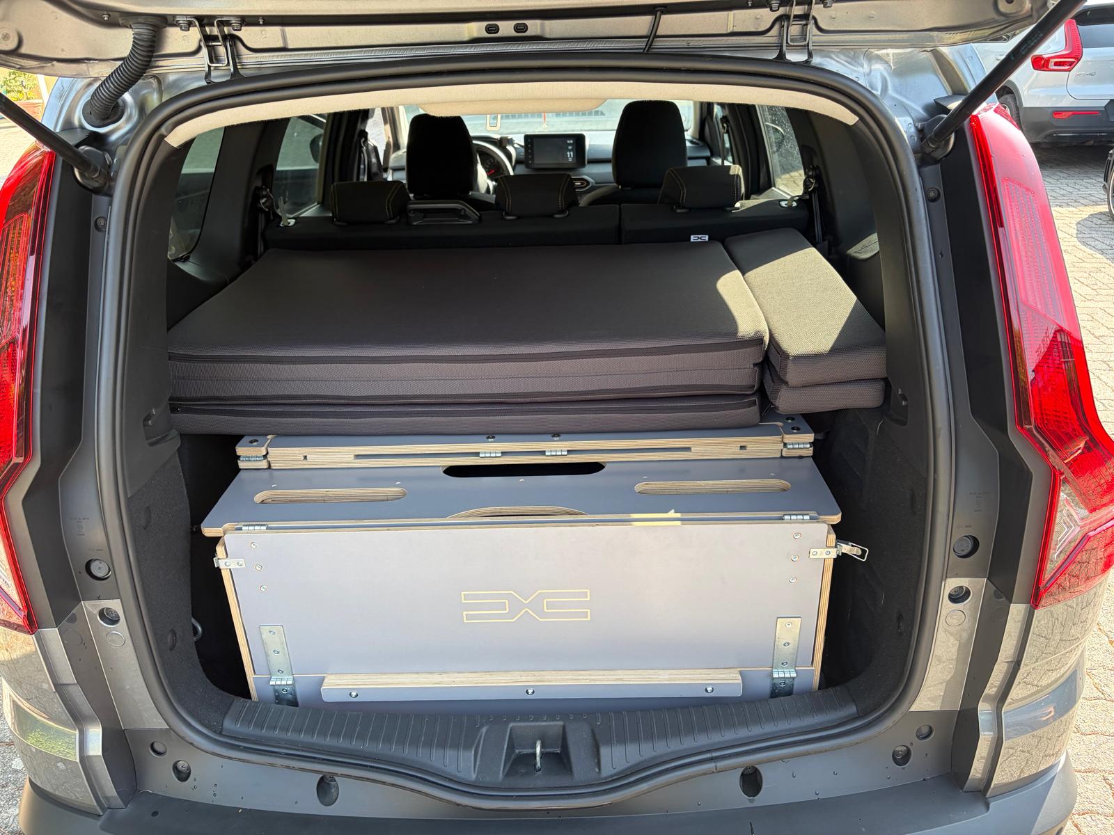 DACIA Jogger TCe 110 Extreme - Pack Sleep - Attelage - Garantie Dacia 2029 - 1ère main-image-25