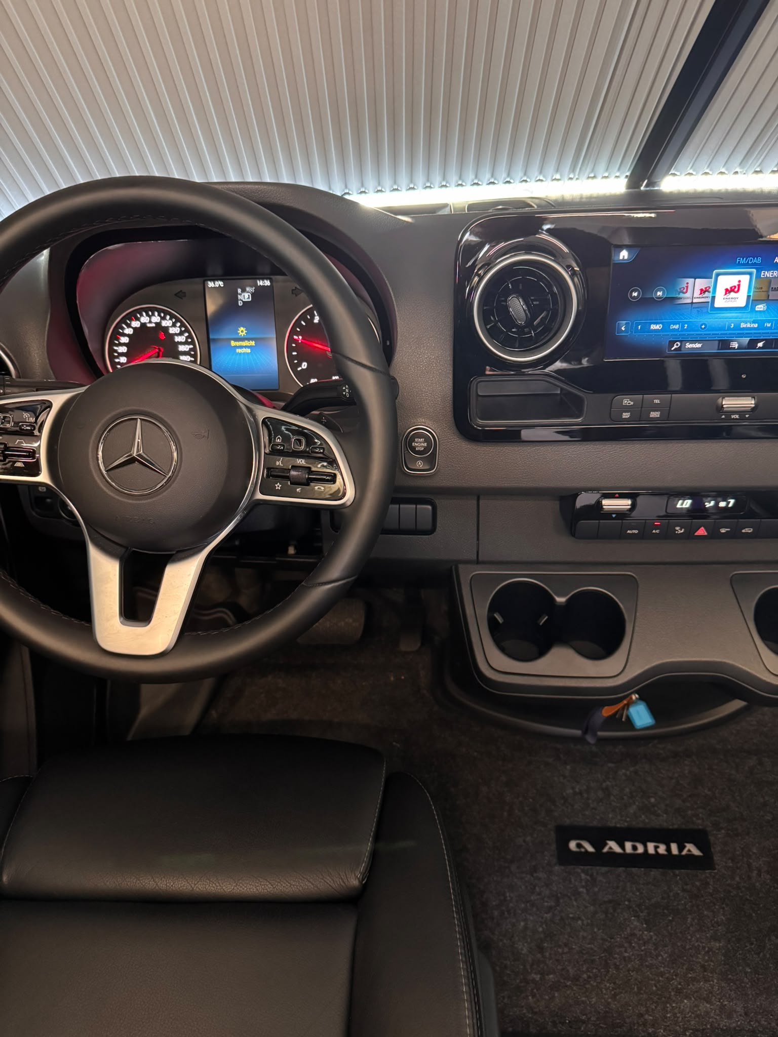 ADRIA Mercedes Benz Matrix Supreme 670 SL-image-4