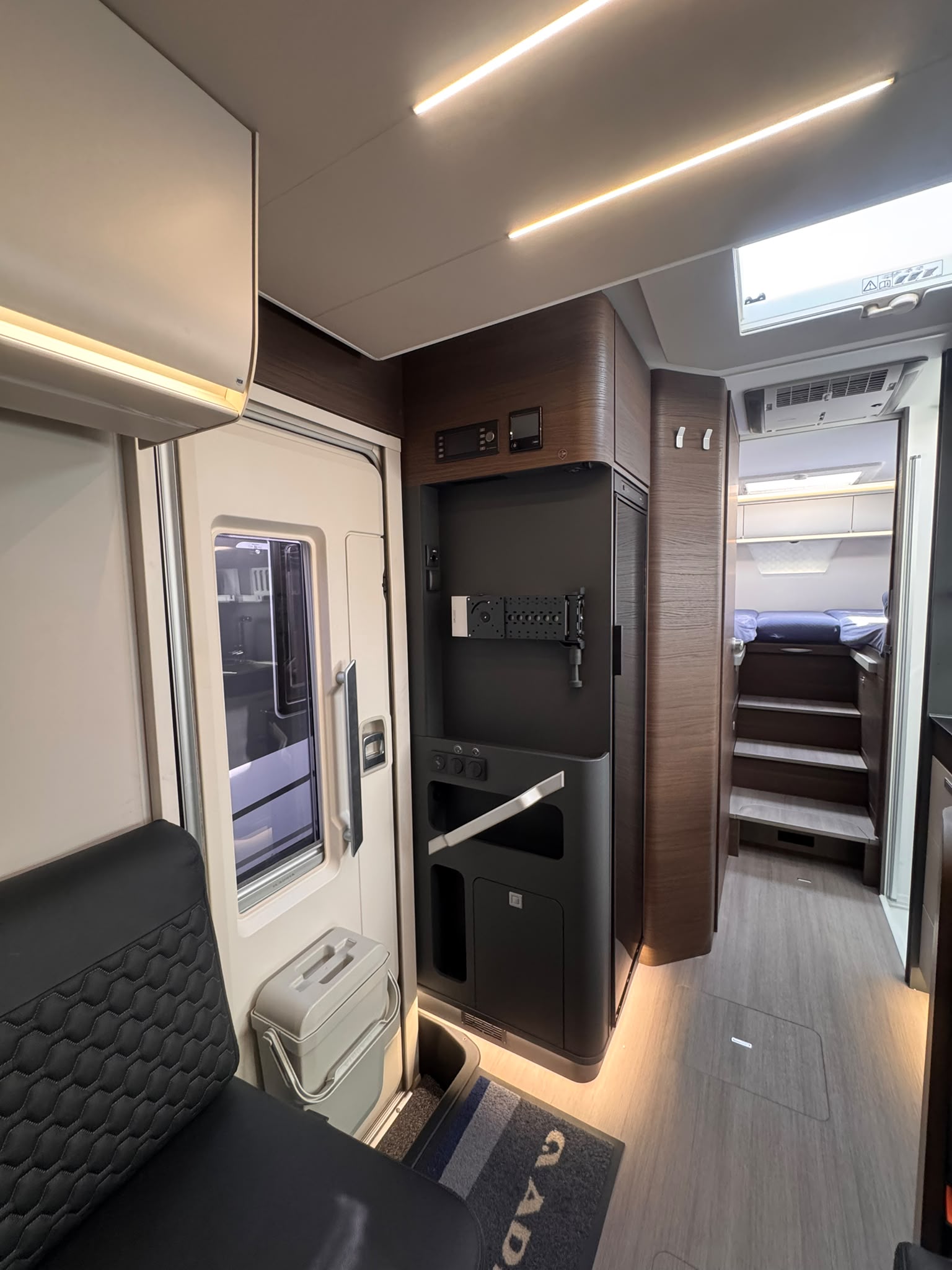 ADRIA Mercedes Benz Matrix Supreme 670 SL-image-8