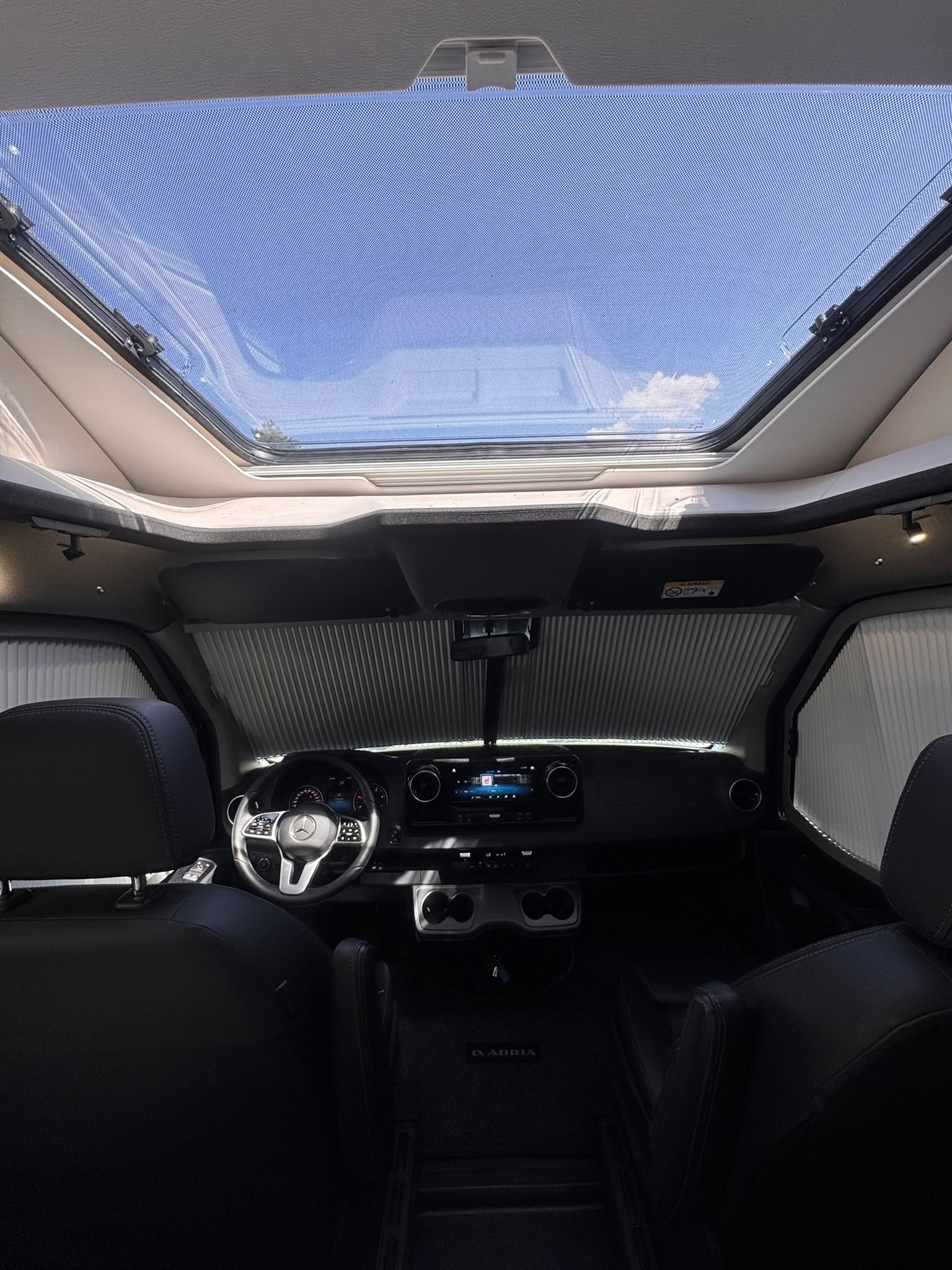 ADRIA Mercedes Benz Matrix Supreme 670 SL-image-5