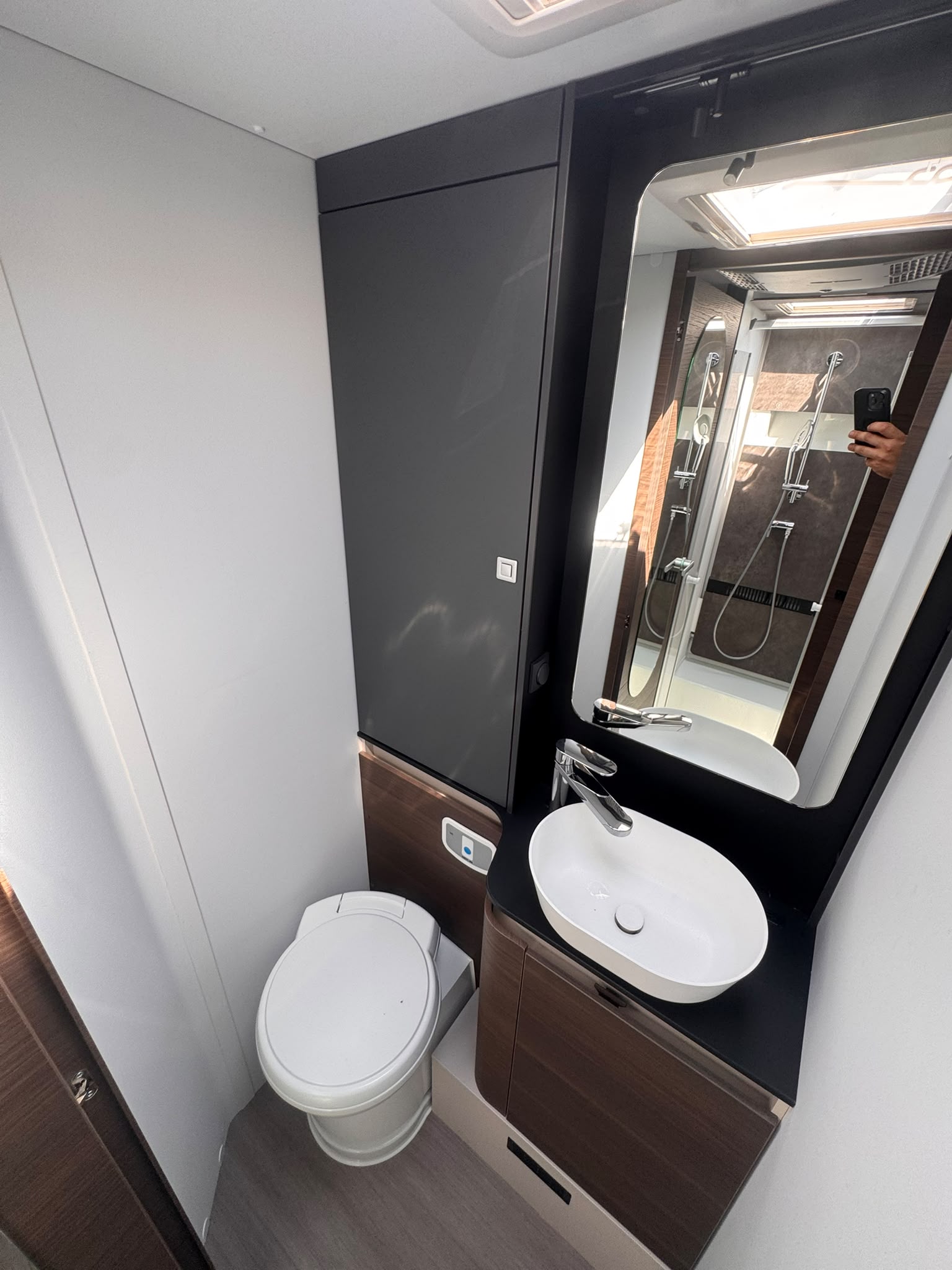 ADRIA Mercedes Benz Matrix Supreme 670 SL-image-11