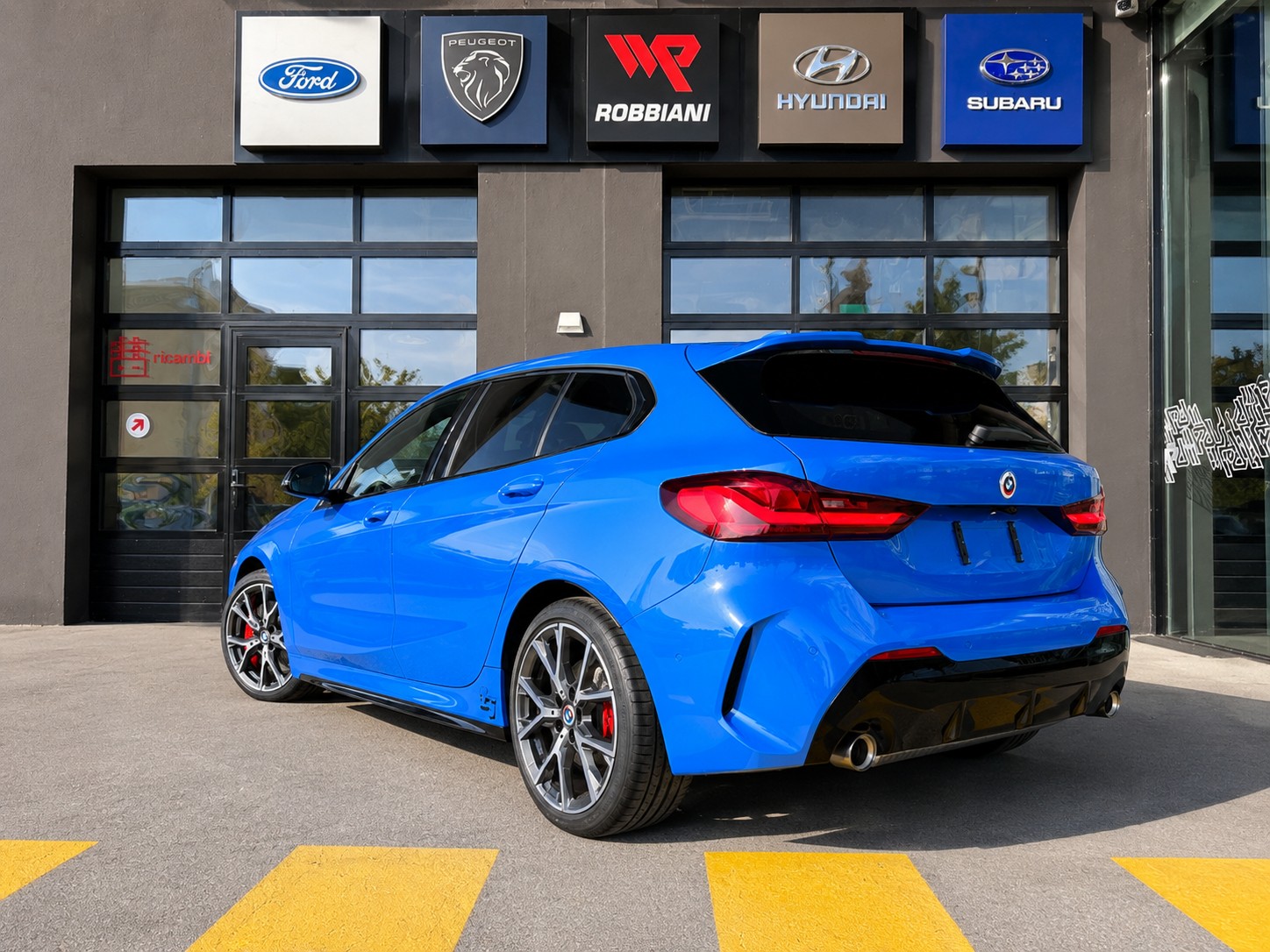 BMW 128ti M Sport Pro Steptronic-showroom-element-2