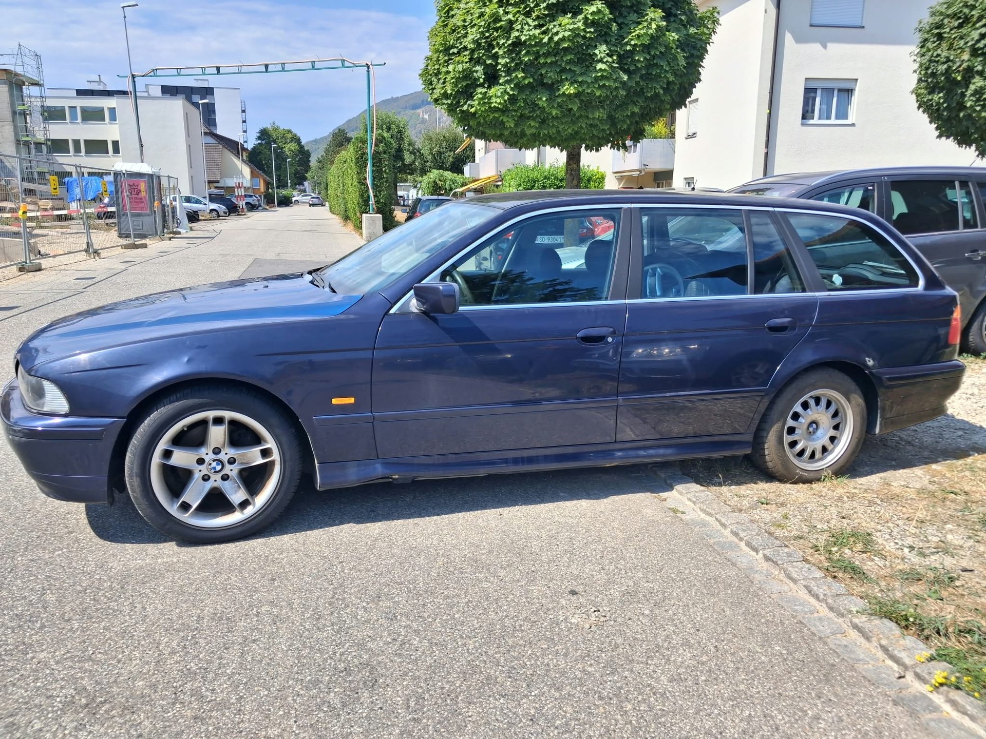 BMW 525i-image-7