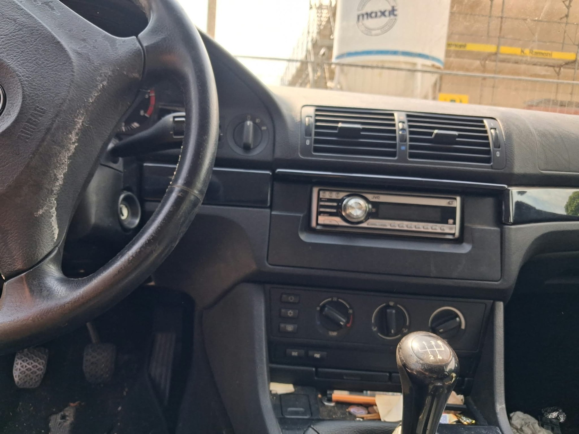BMW 525i-image-9