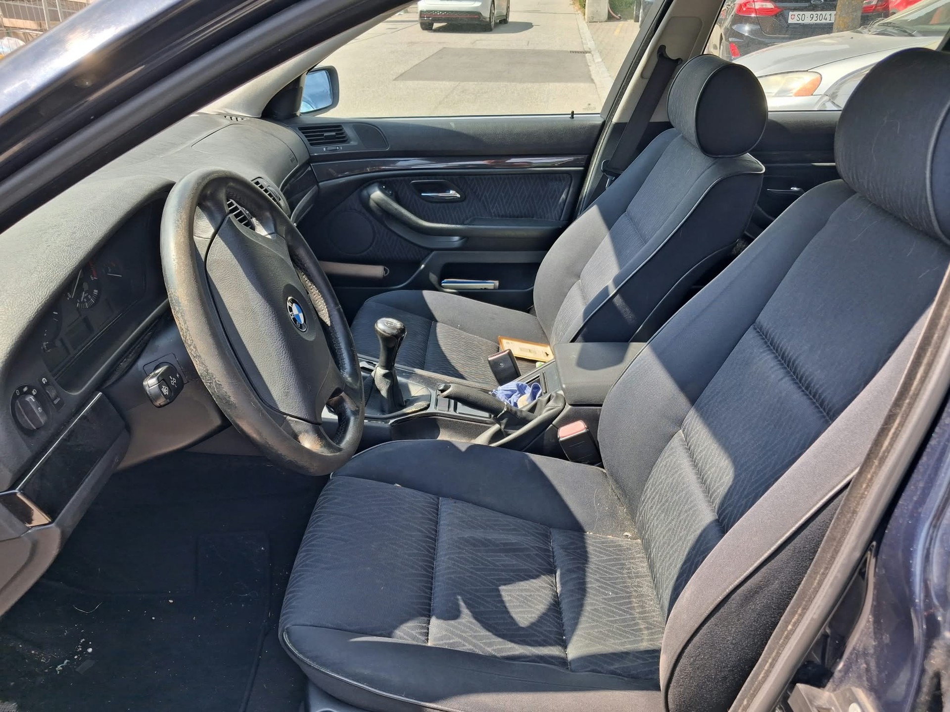 BMW 525i-image-8