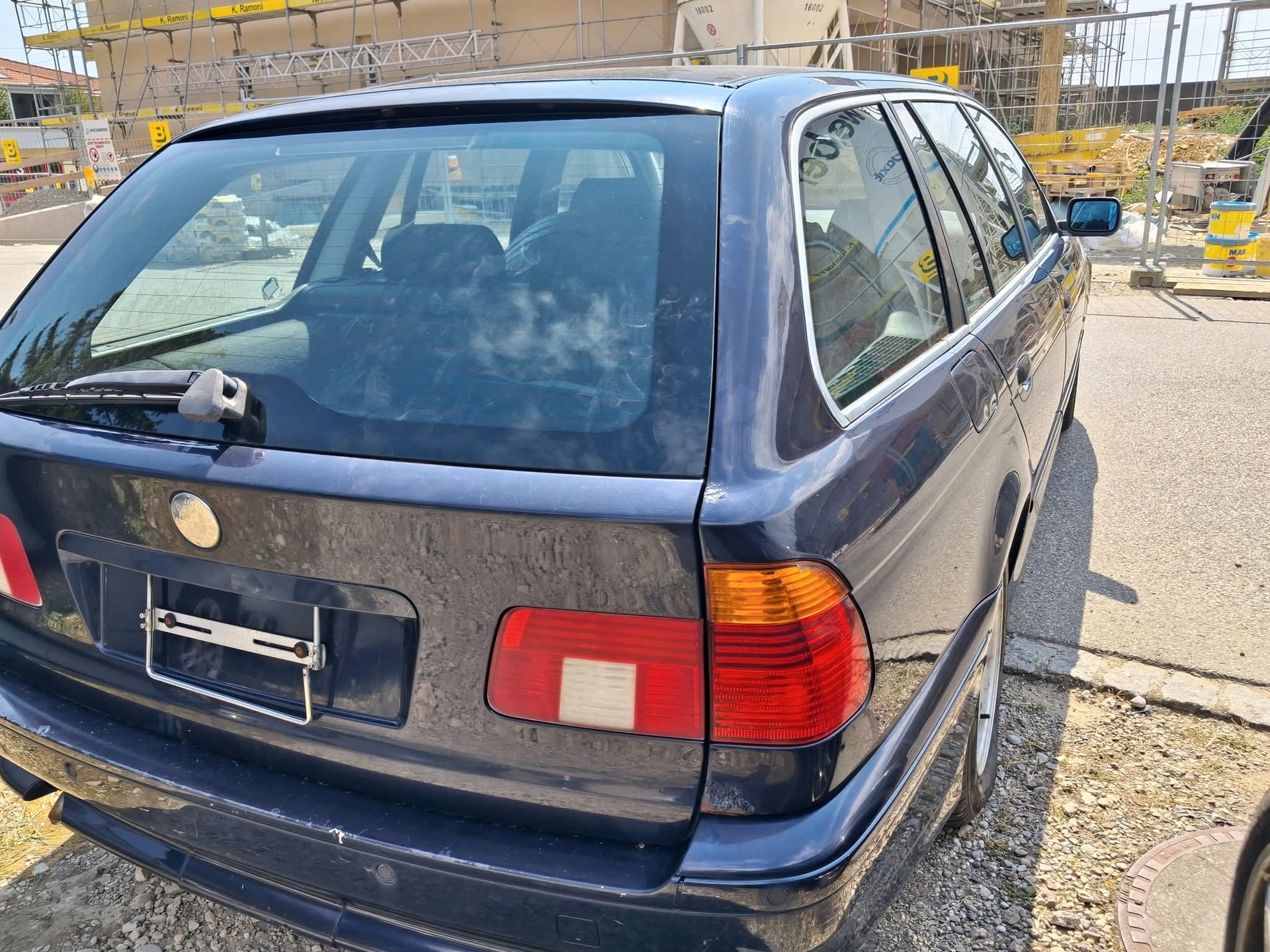 BMW 525i-image-6
