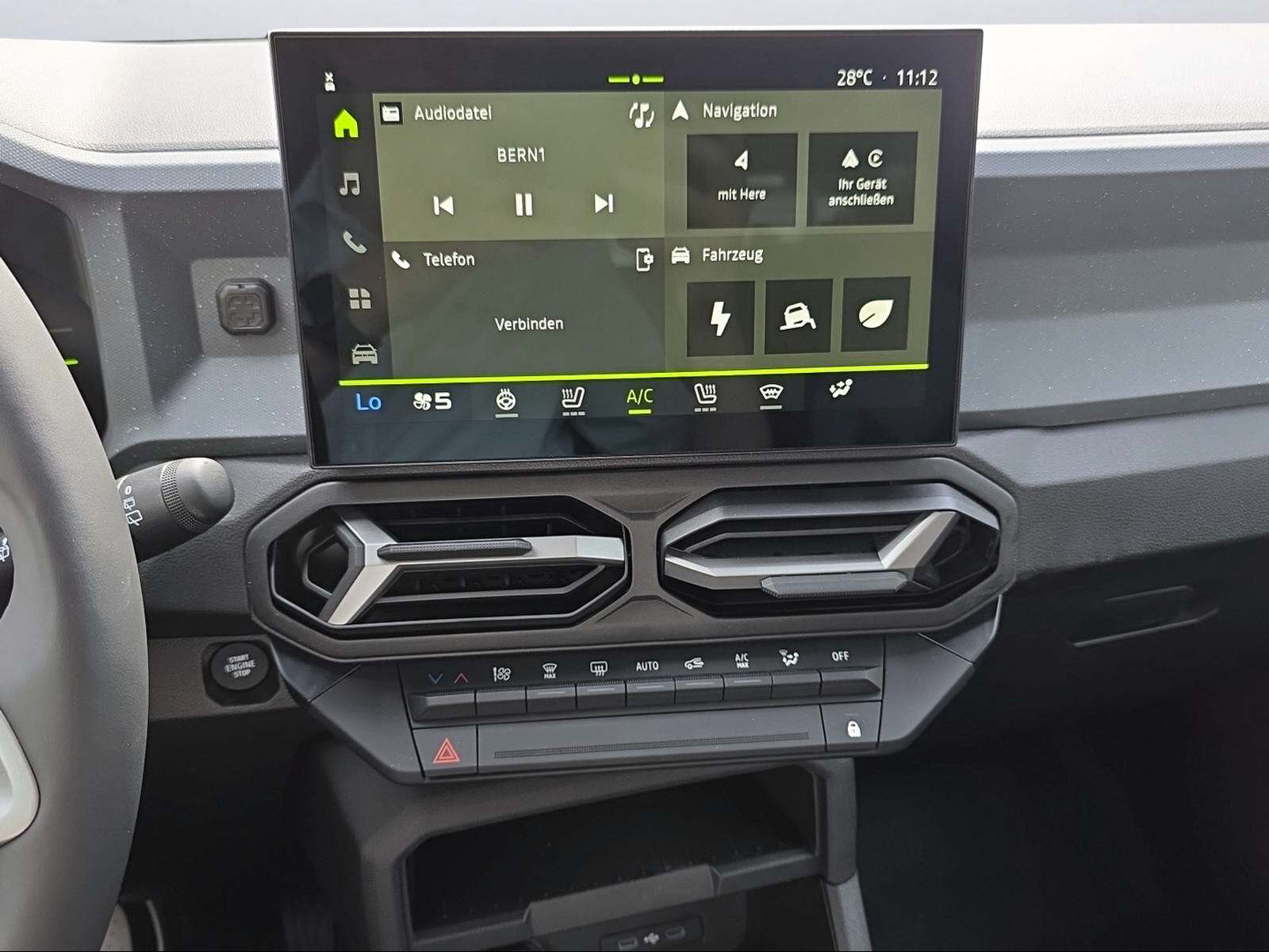 DACIA Duster 1.2 Hybrid Journey 4WD-image-9