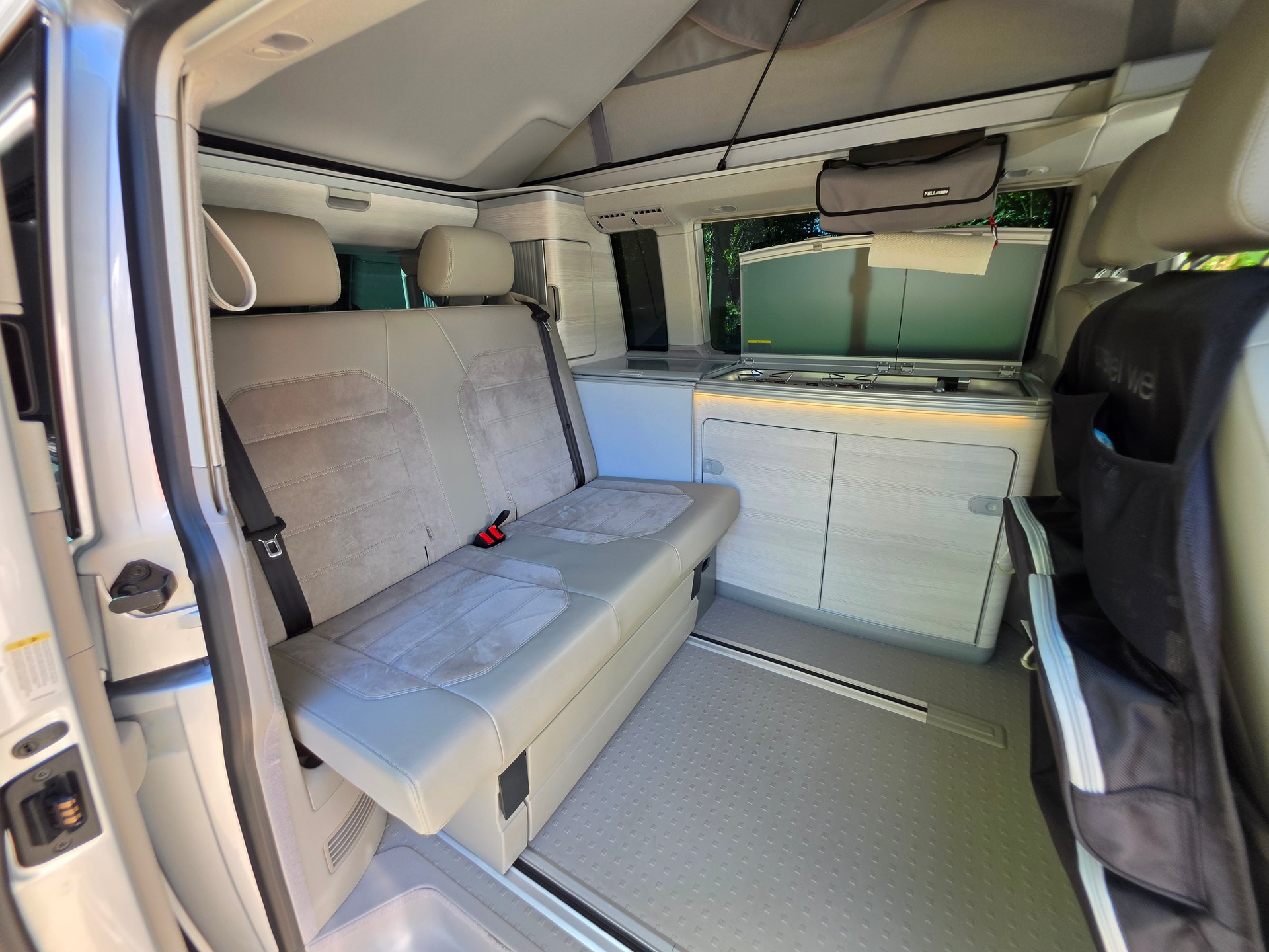 VW California 2.0 TDI 150 Ocean DSG, AHK, 8-fach bereift, Veloträger, Vorzelt, Bettsystem inkl. div. Zubehör-image-6