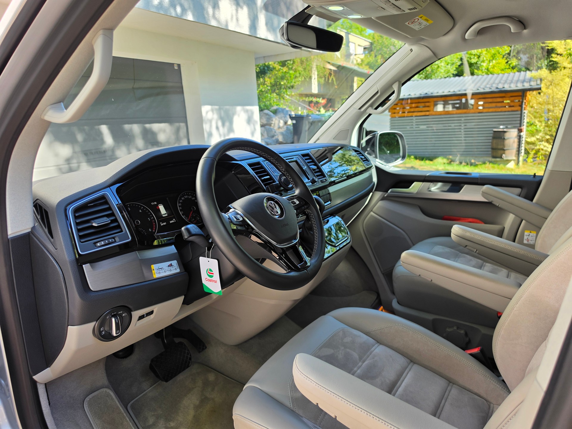 VW California 2.0 TDI 150 Ocean DSG, AHK, 8-fach bereift, Veloträger, Vorzelt, Bettsystem inkl. div. Zubehör-image-4