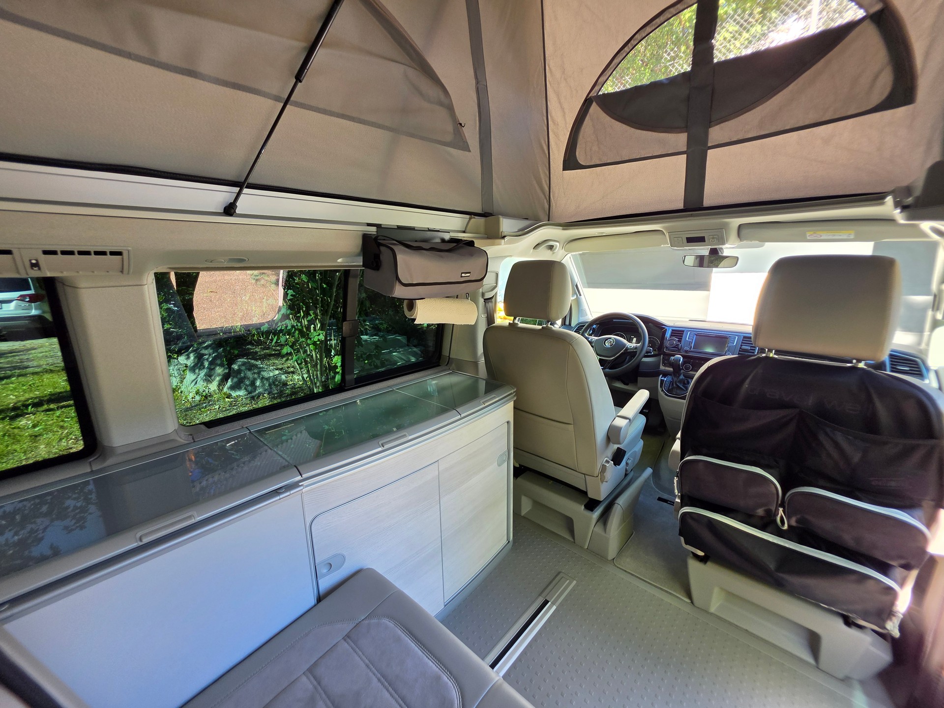 VW California 2.0 TDI 150 Ocean DSG, AHK, 8-fach bereift, Veloträger, Vorzelt, Bettsystem inkl. div. Zubehör-image-7