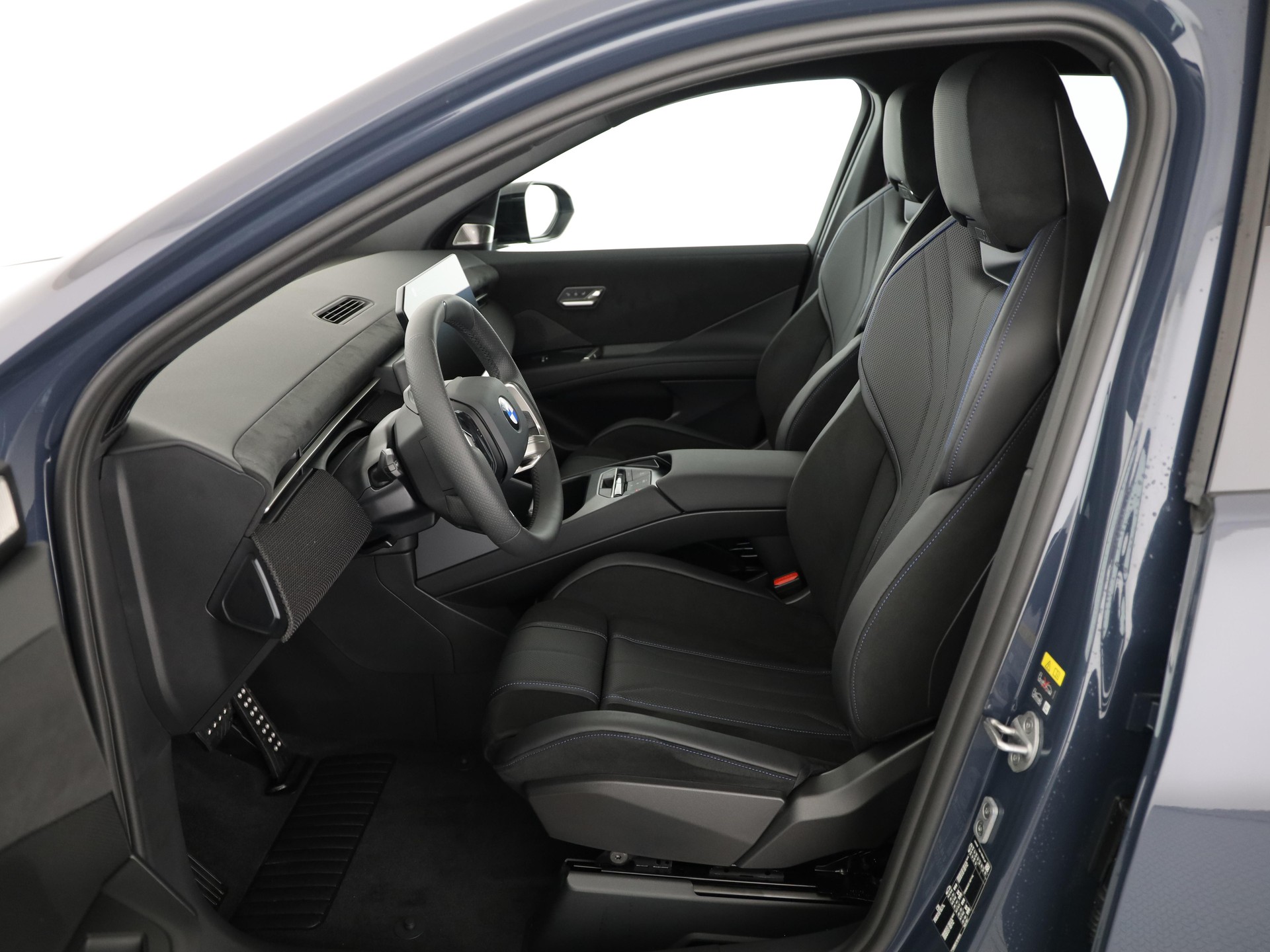 BMW iX3 50 xDrive-image-3