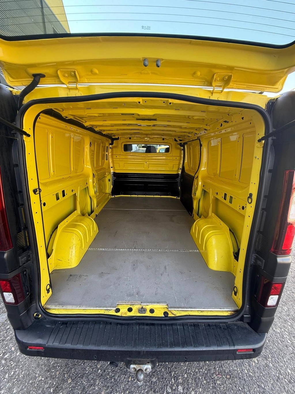 RENAULT Trafic 2.0 ENERGY dCi145 3.0t Business L2H1 ** L2 H1 **146 PS ** Navi ** RF-Kamera ** AHK ** Dachträger ** MFK.05.05.25-image-9
