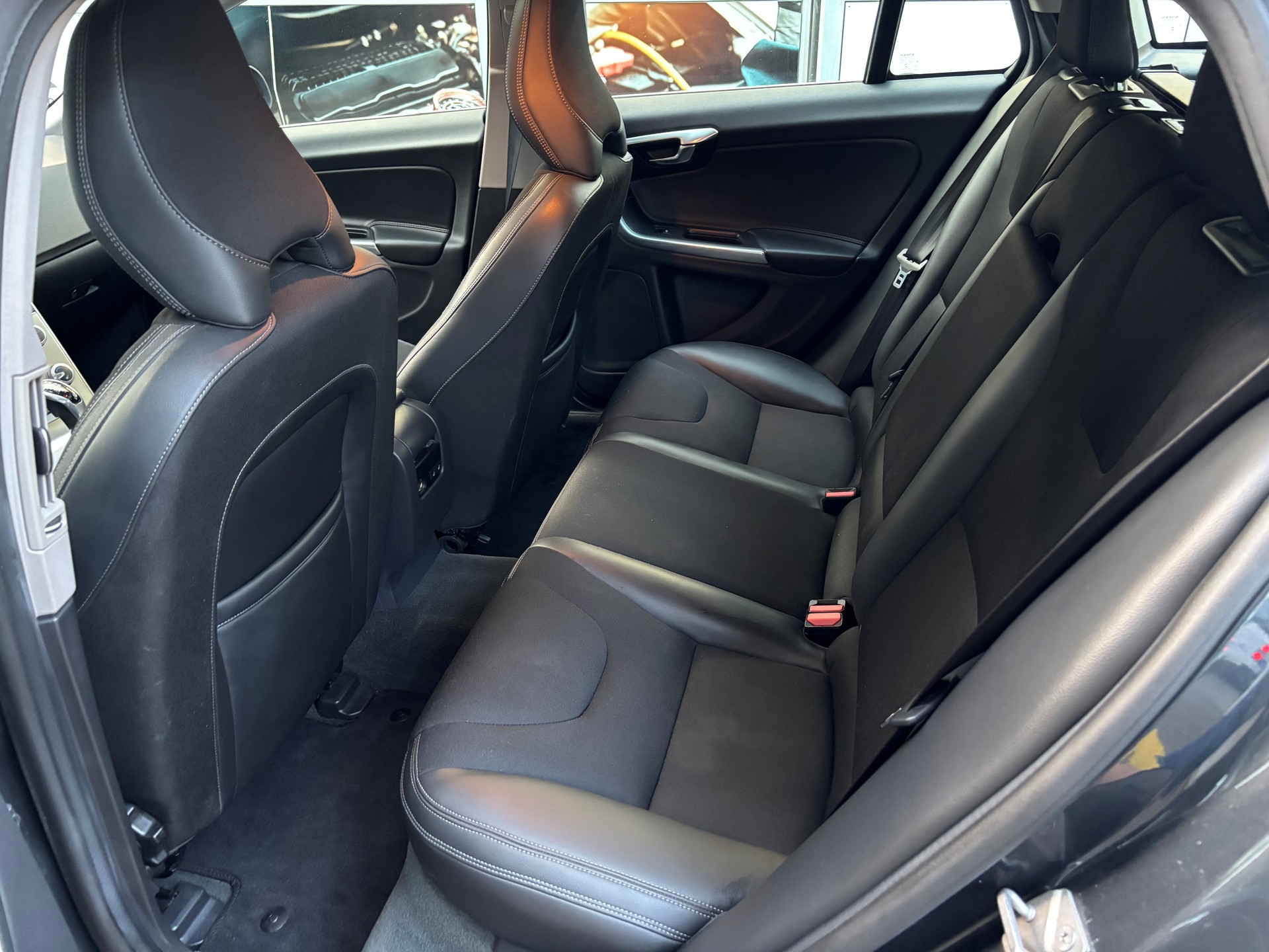 VOLVO V60-image-4
